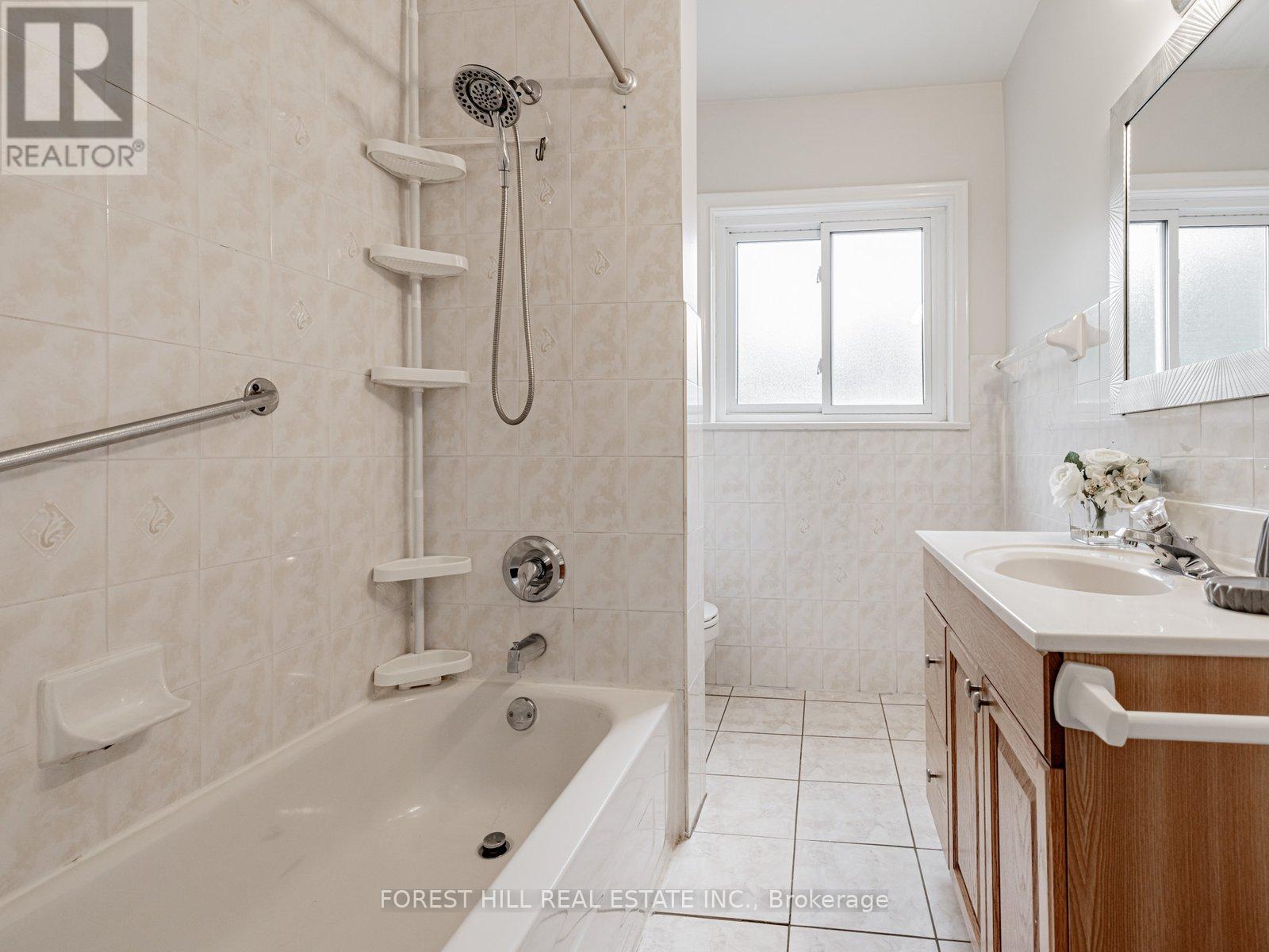 Photo 24 of 37 Farmcote Road, Toronto ON