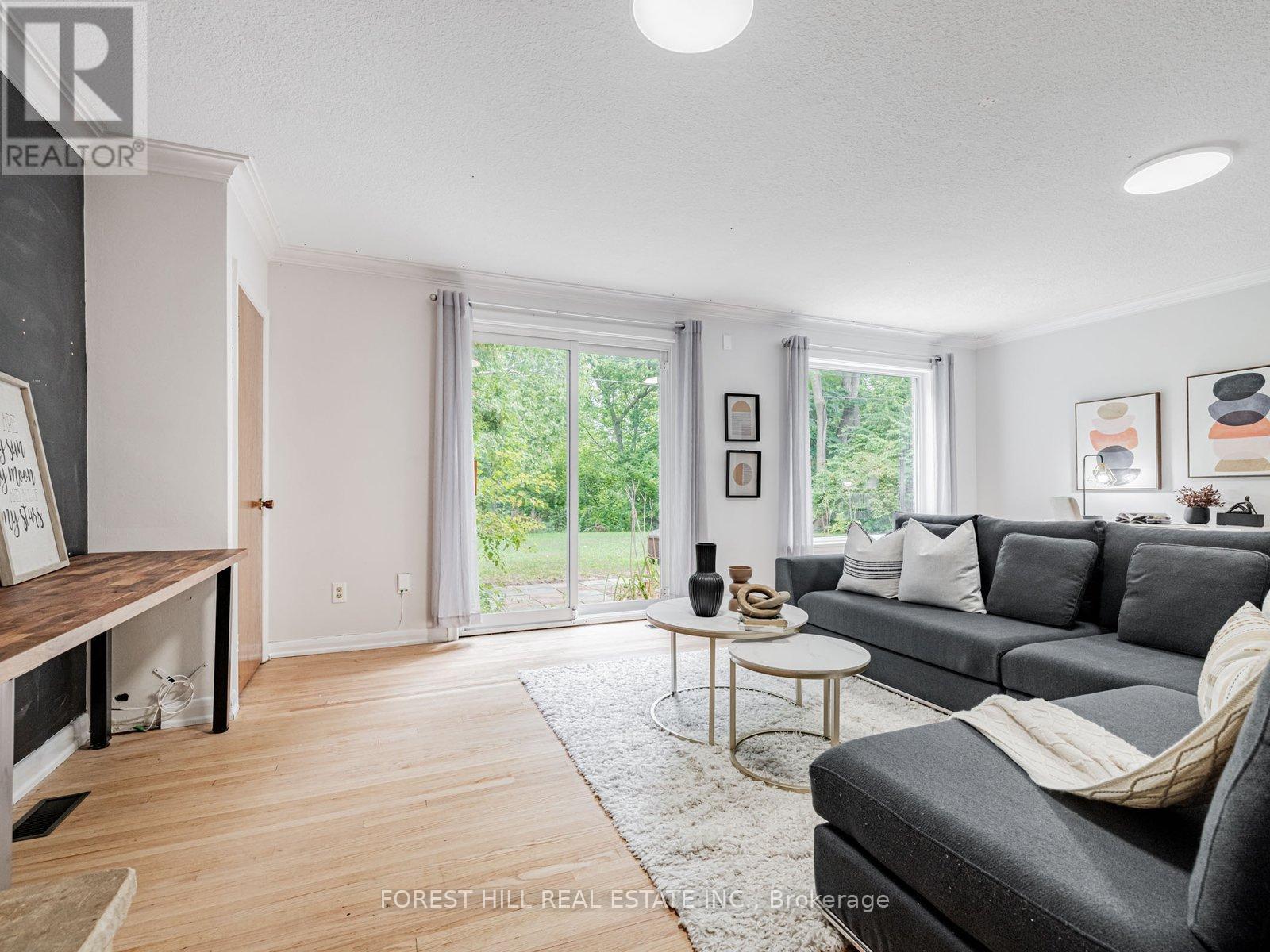 Photo 27 of 37 Farmcote Road, Toronto ON