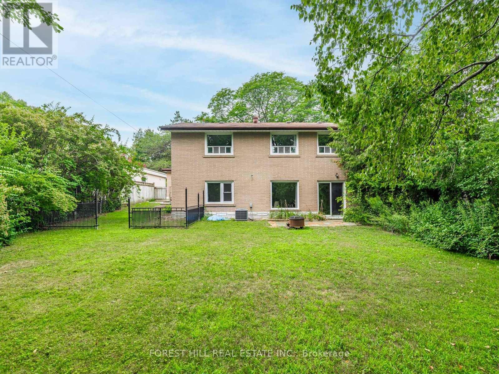 Photo 32 of 37 Farmcote Road, Toronto ON