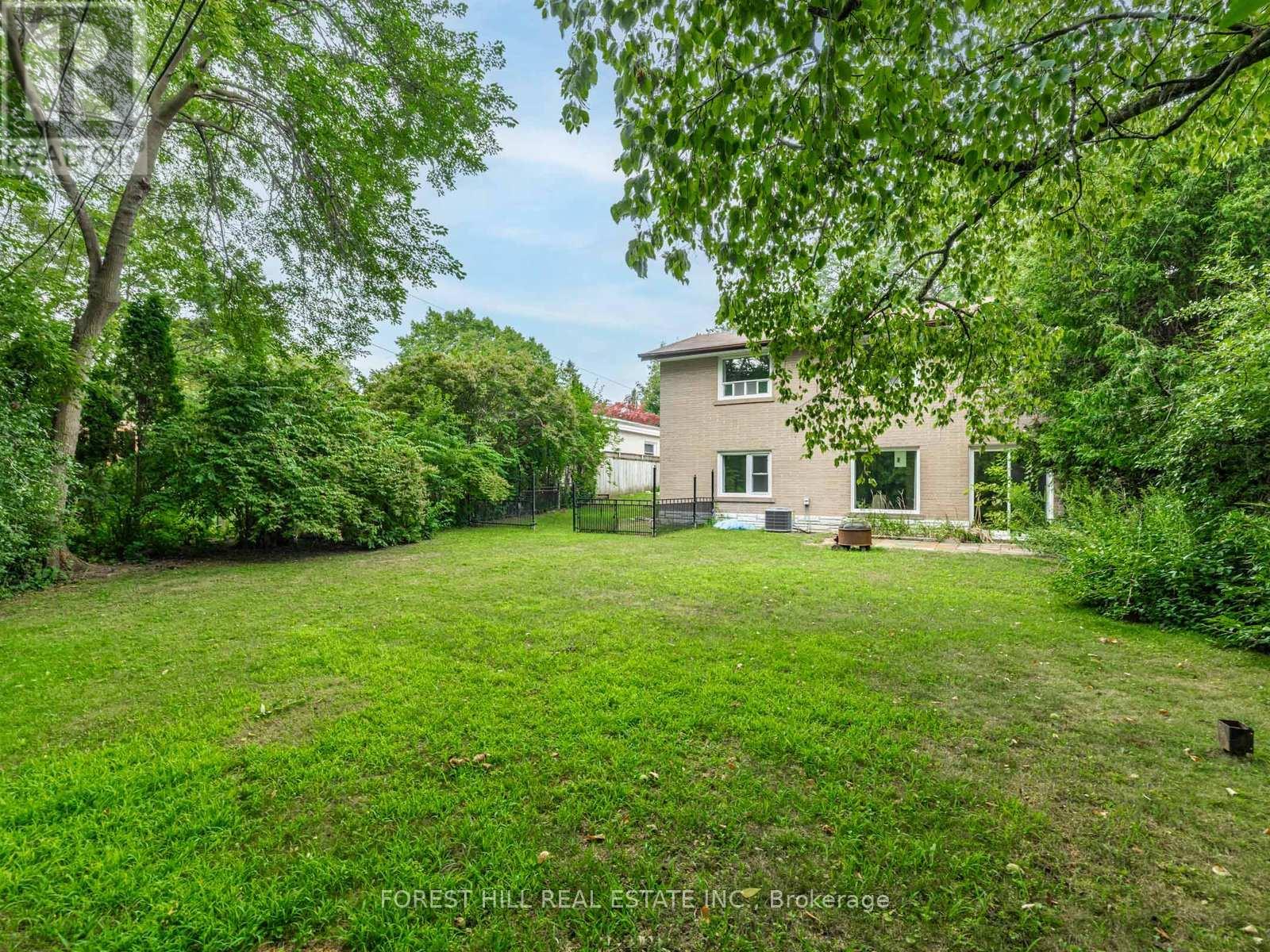 Photo 33 of 37 Farmcote Road, Toronto ON