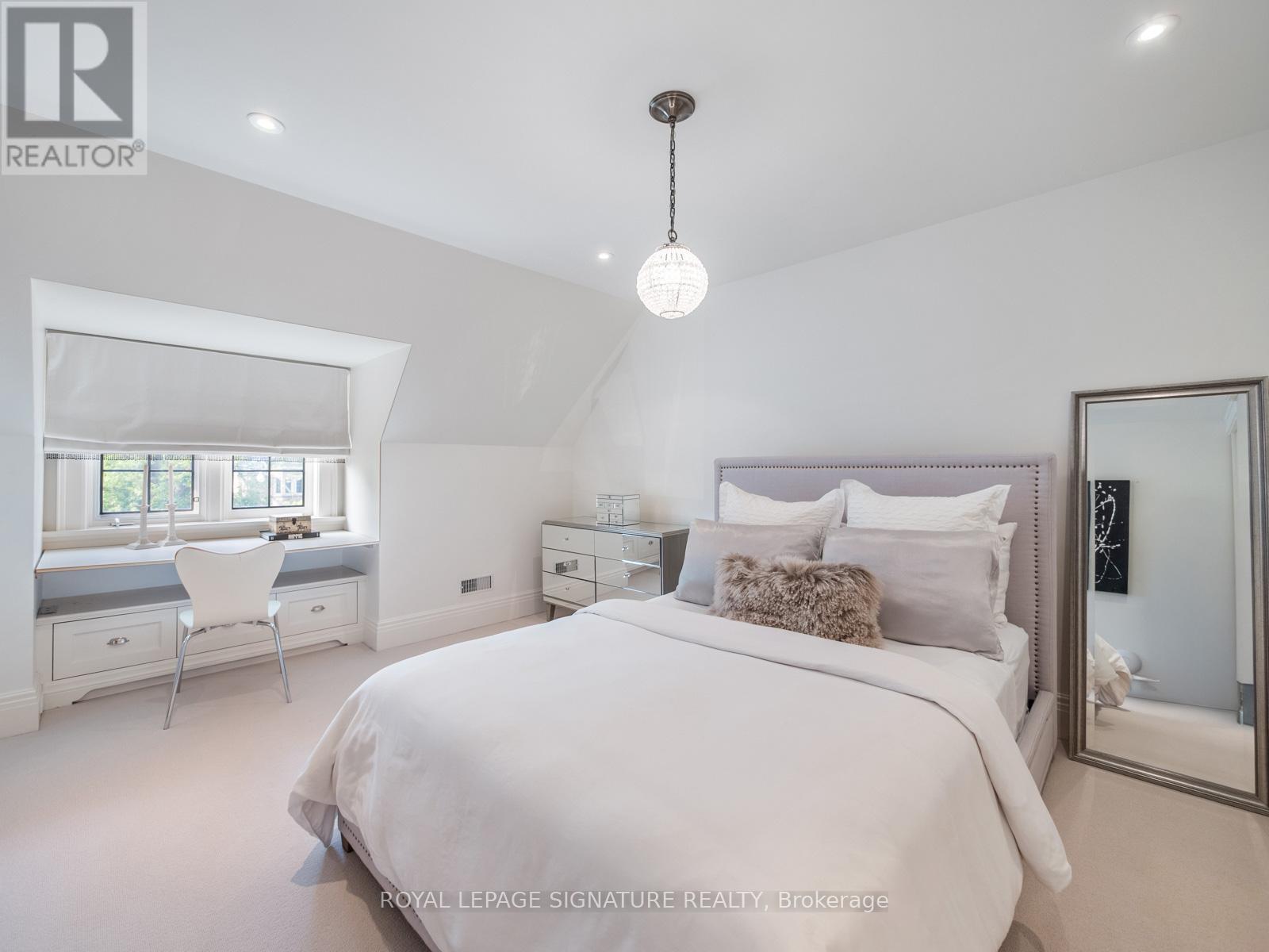 Photo 33 of 64 Old Forest Hill Road, Toronto ON