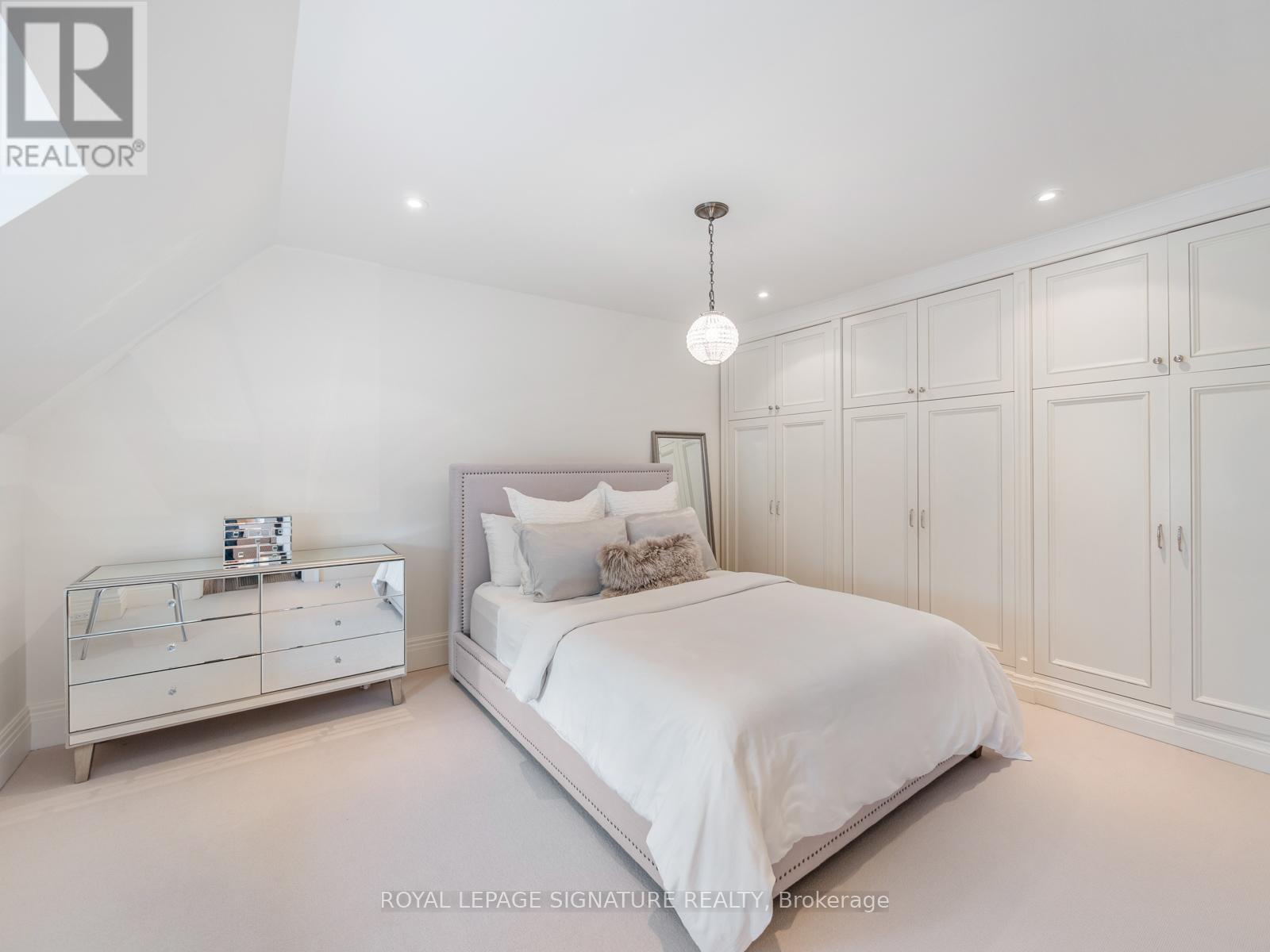 Photo 34 of 64 Old Forest Hill Road, Toronto ON