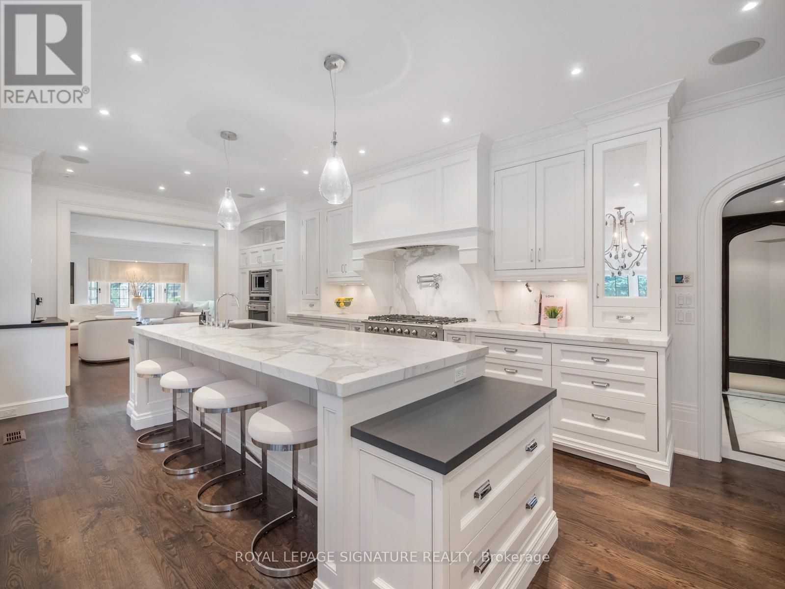 Photo 8 of 64 Old Forest Hill Road, Toronto ON