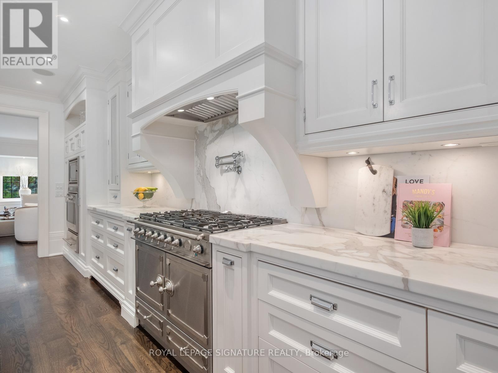 Photo 9 of 64 Old Forest Hill Road, Toronto ON