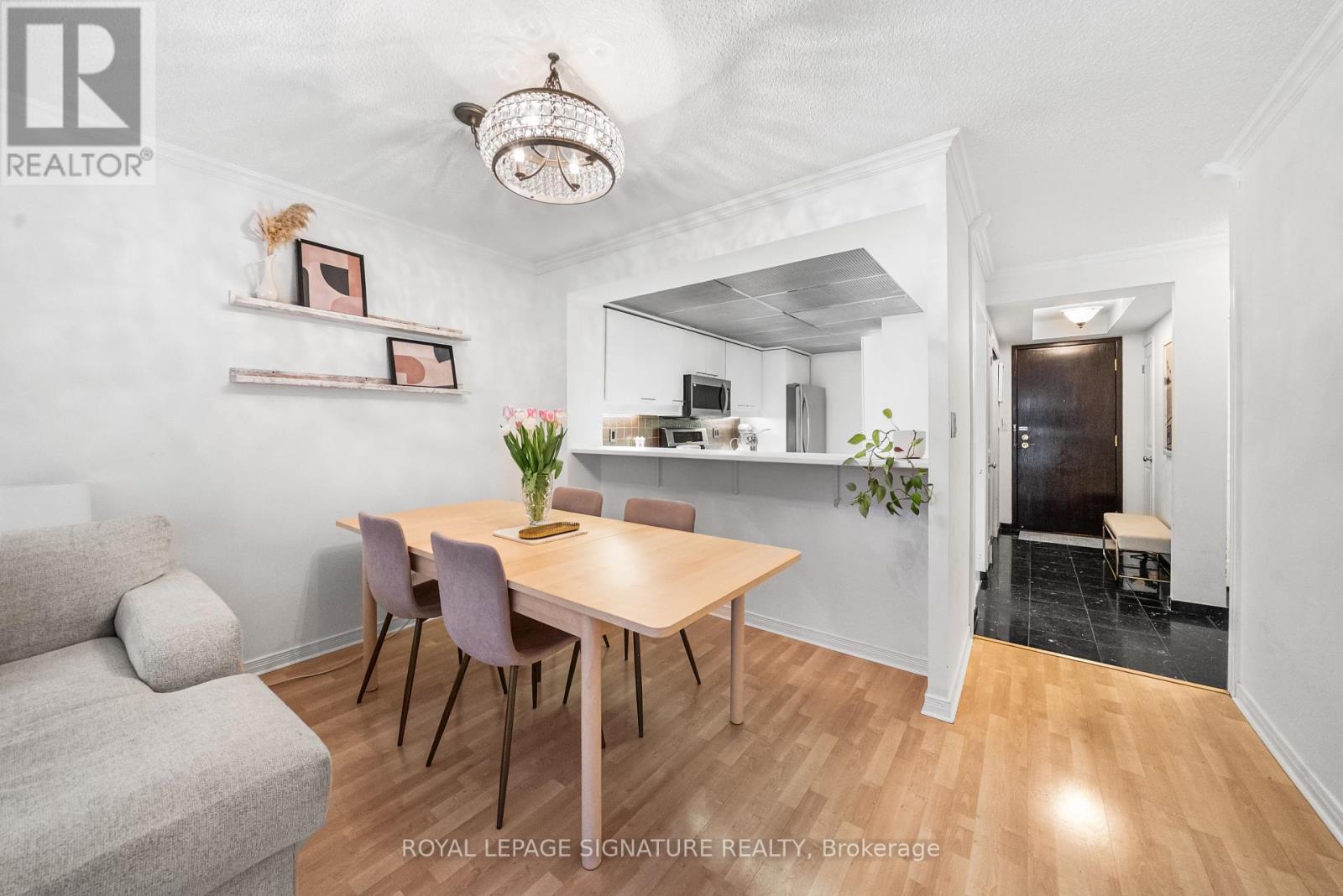 Photo 12 of 206 18 Hollywood Avenue, Toronto ON