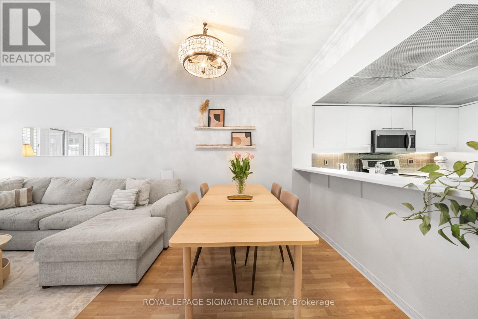 Photo 13 of 206 18 Hollywood Avenue, Toronto ON