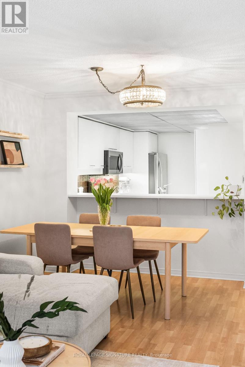 Photo 14 of 206 18 Hollywood Avenue, Toronto ON