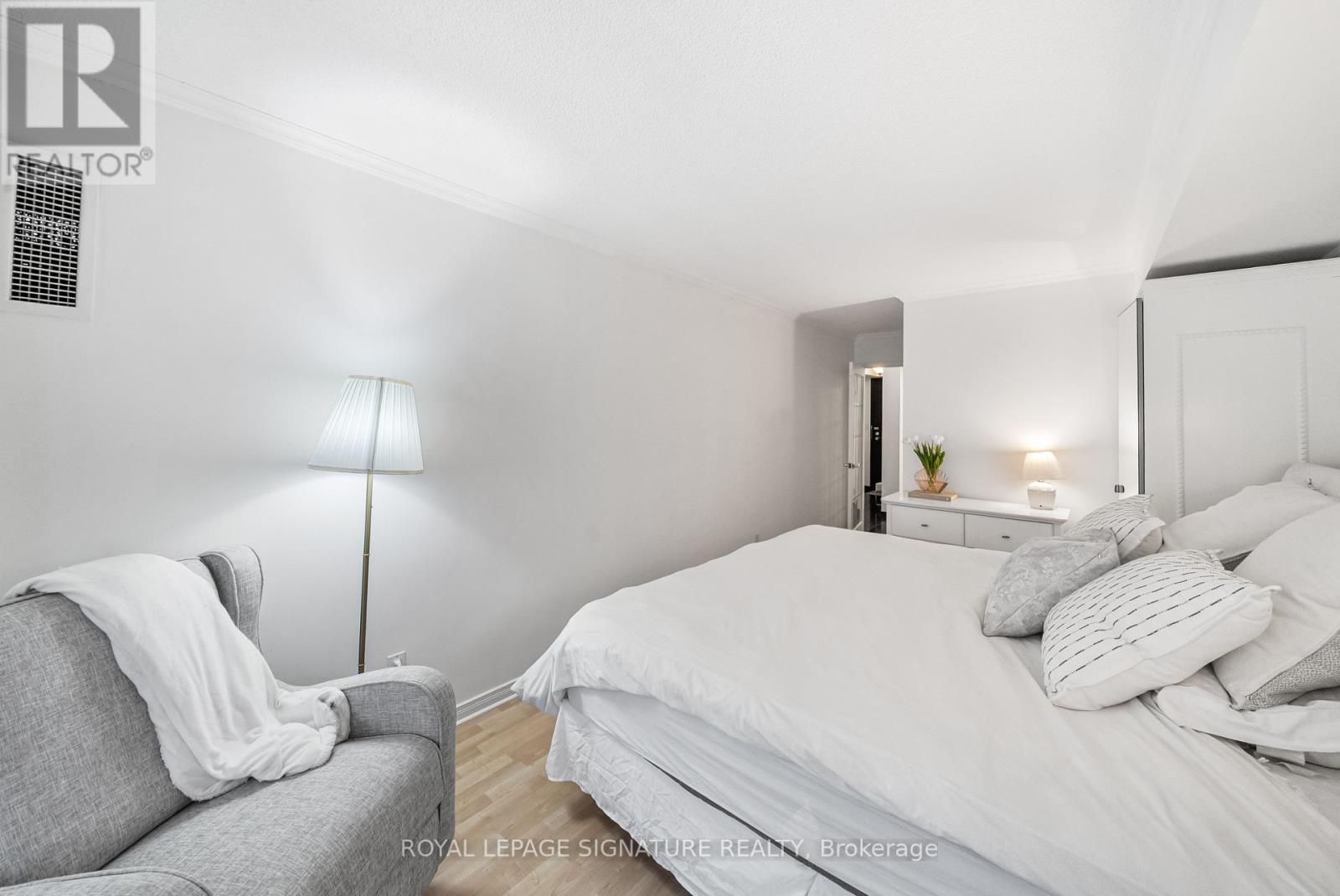 Photo 22 of 206 18 Hollywood Avenue, Toronto ON