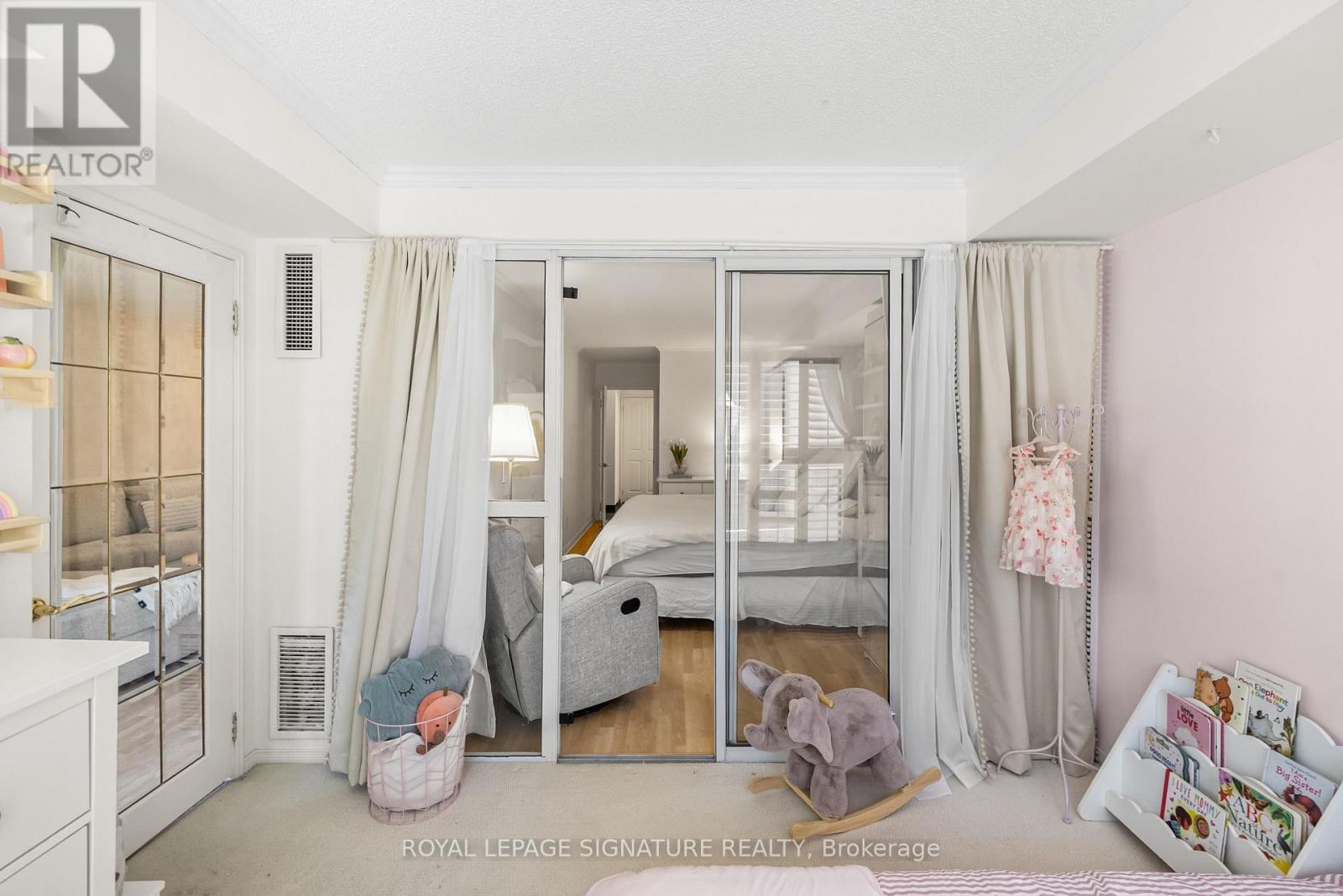 Photo 24 of 206 18 Hollywood Avenue, Toronto ON
