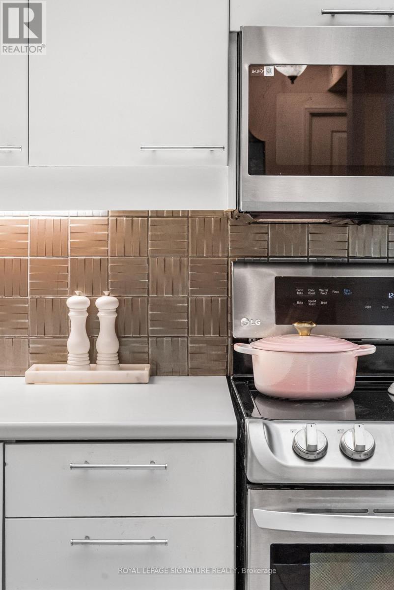 Photo 8 of 206 18 Hollywood Avenue, Toronto ON