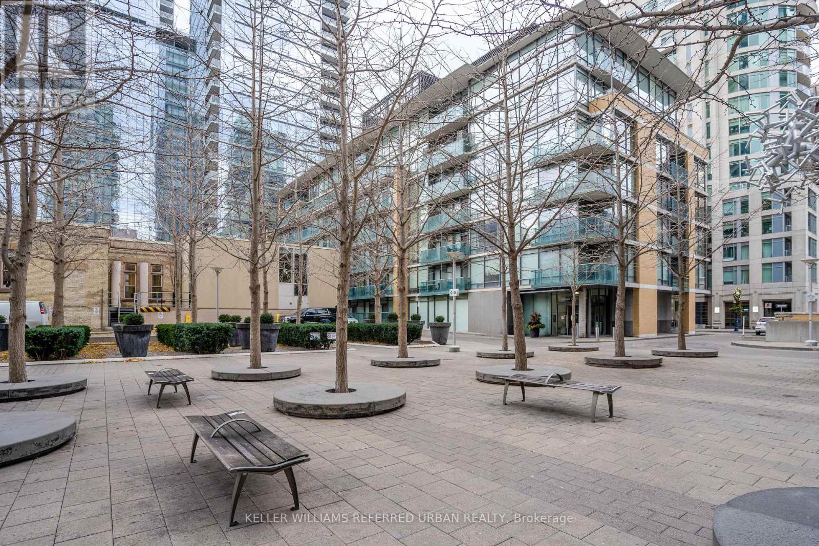 Photo 2 of 409 21 Scollard Street, Toronto ON