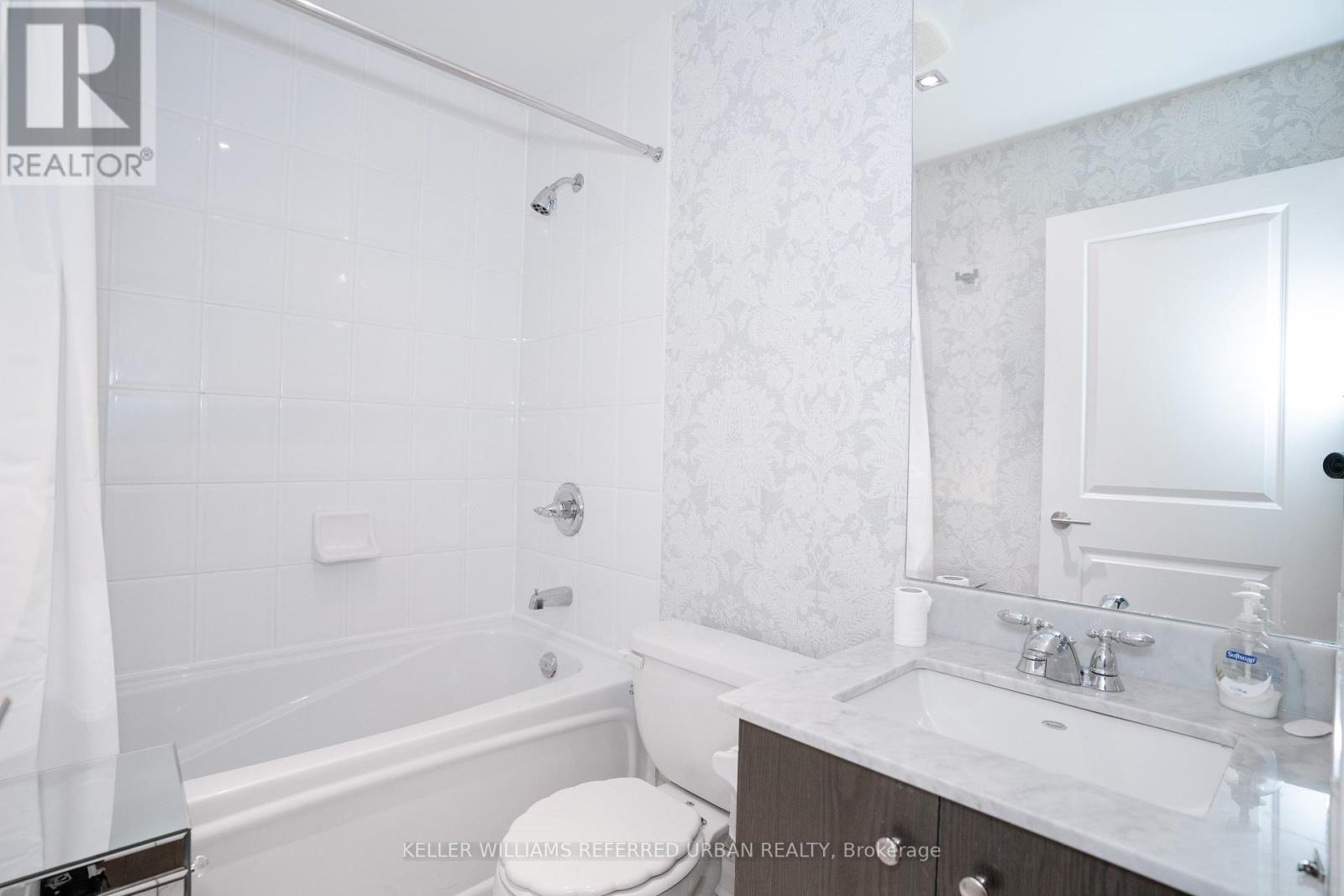 Photo 25 of 409 21 Scollard Street, Toronto ON