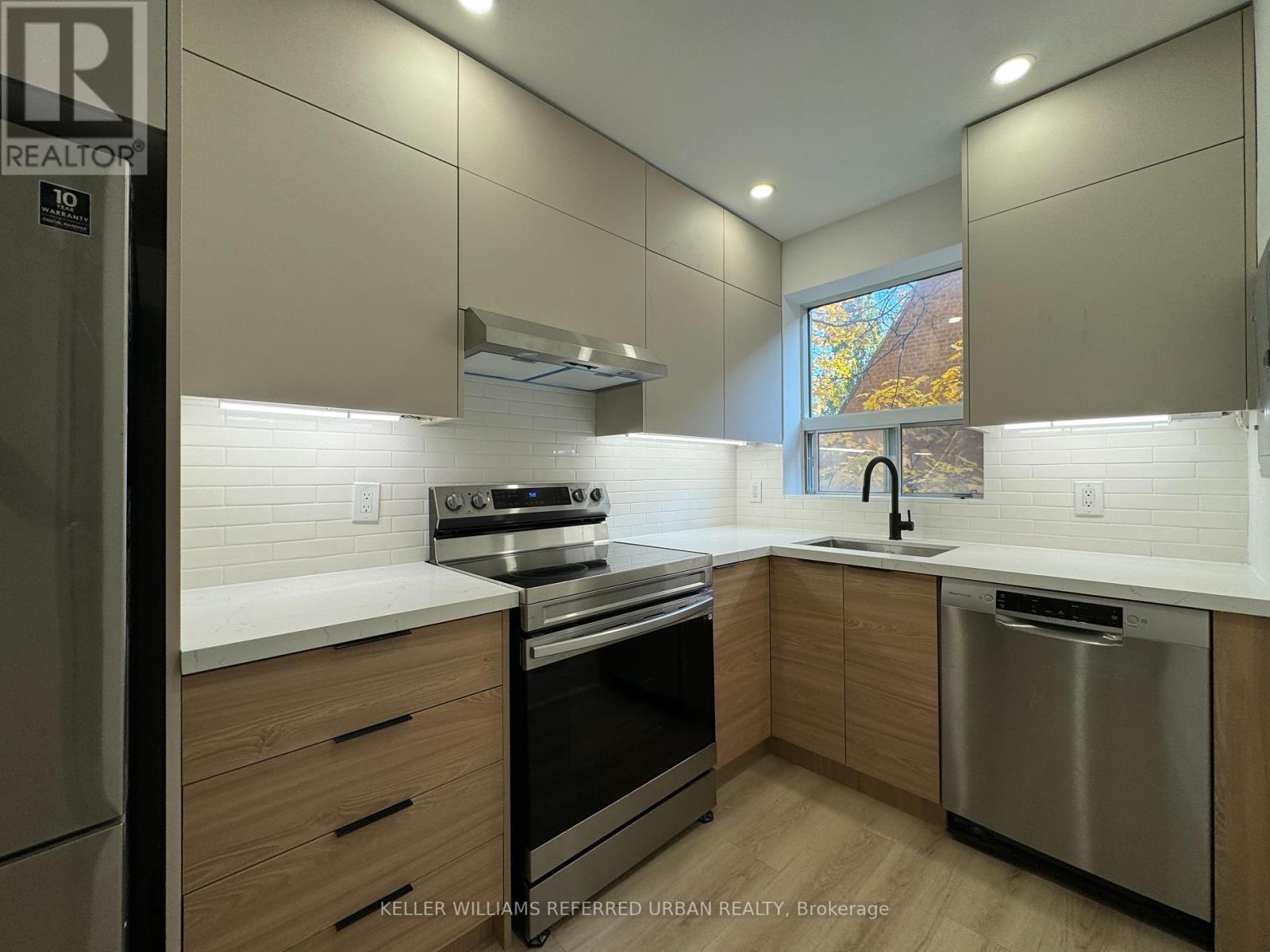 Photo 7 of 6 823 Millwood Road, Toronto ON