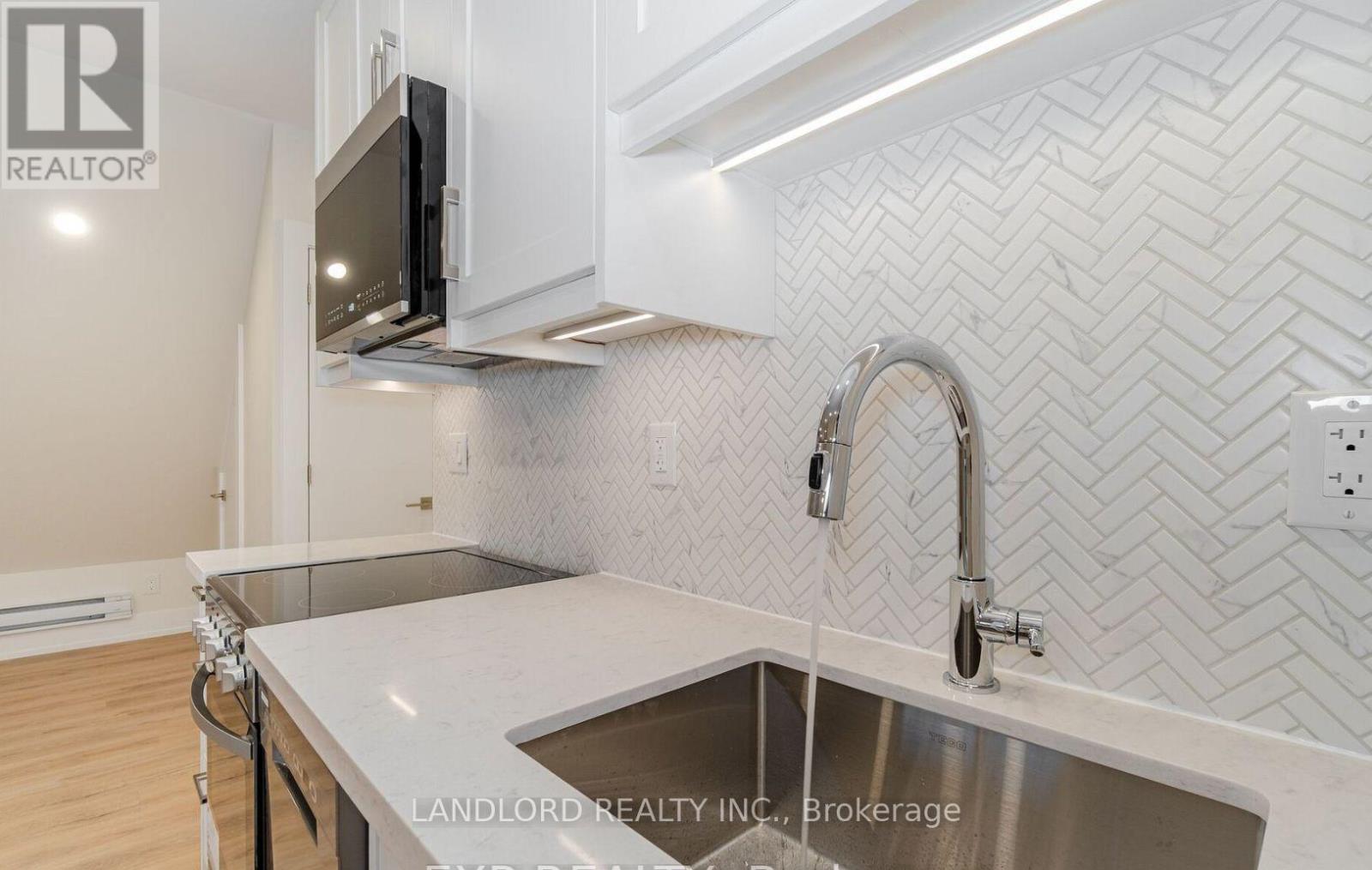 Photo 4 of 3rd Fl 73 Dewson Street, Toronto ON