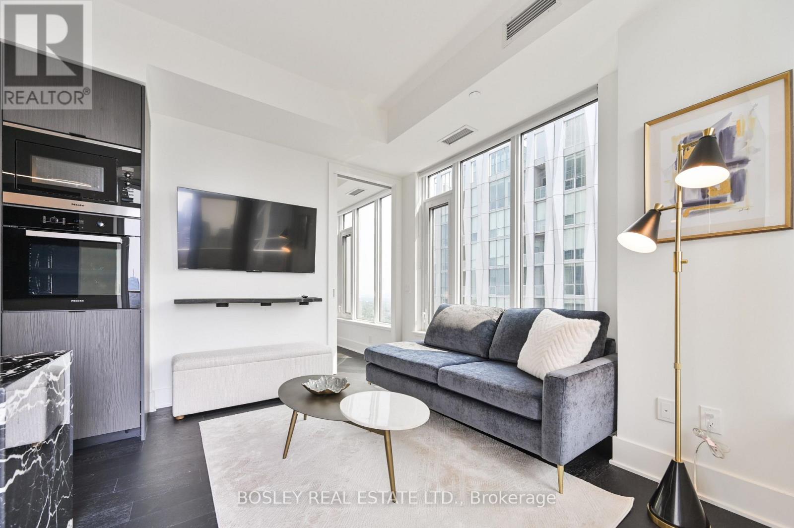 Photo 2 of 5007 11 Yorkville Avenue, Toronto ON
