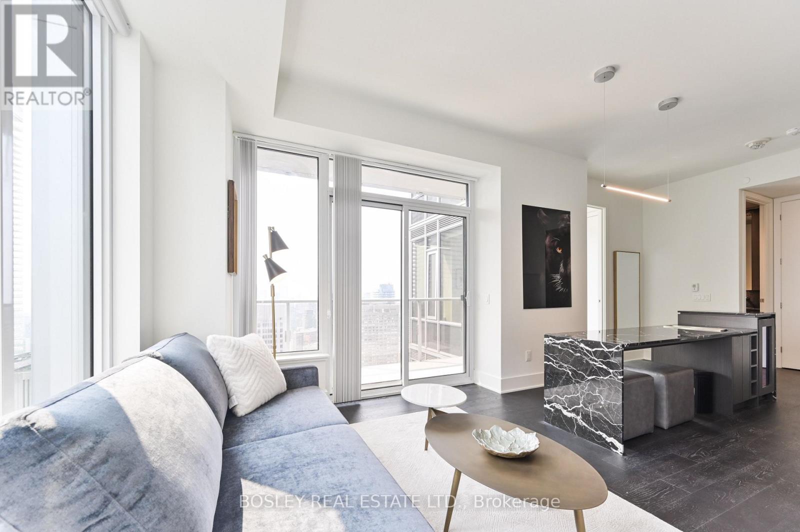 Photo 22 of 5007 11 Yorkville Avenue, Toronto ON