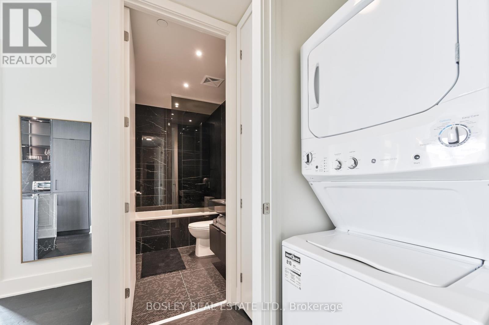 Photo 19 of 5007 11 Yorkville Avenue, Toronto ON