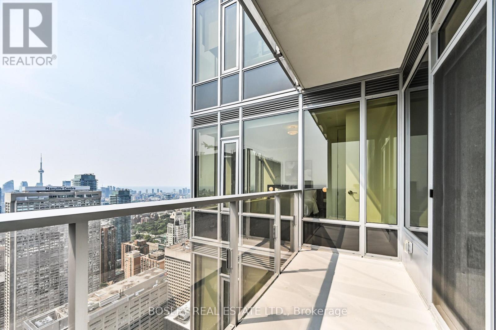 Photo 14 of 5007 11 Yorkville Avenue, Toronto ON