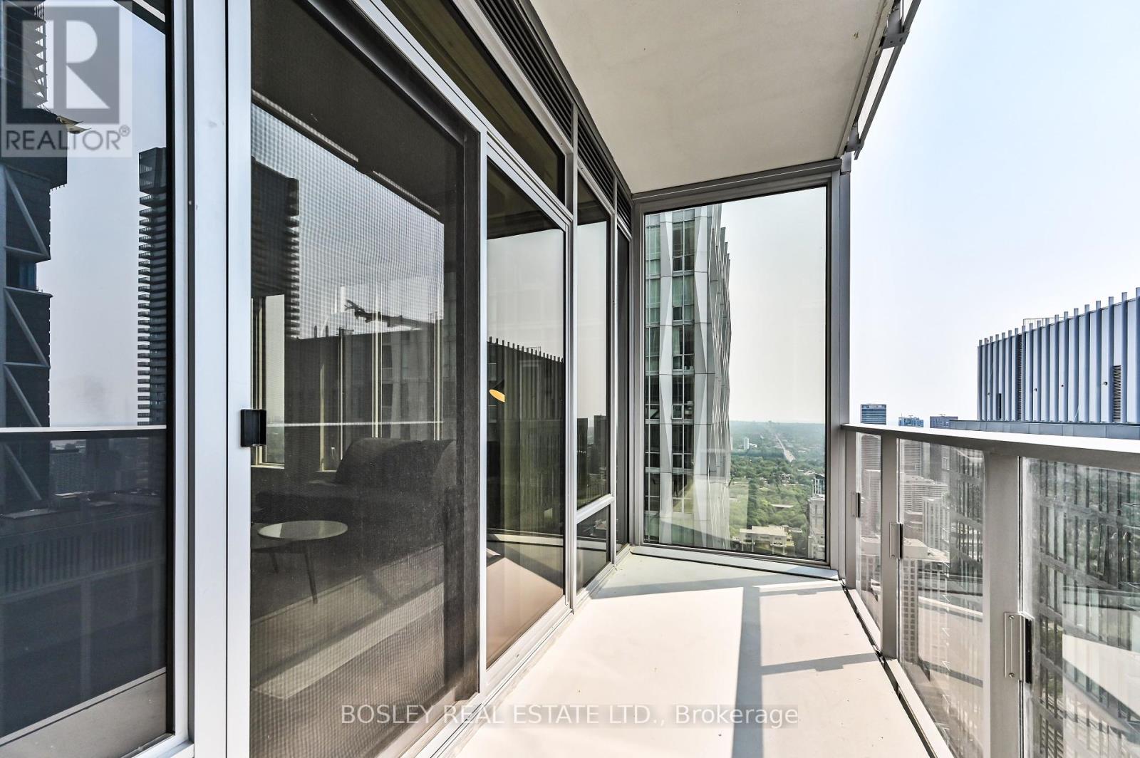 Photo 17 of 5007 11 Yorkville Avenue, Toronto ON