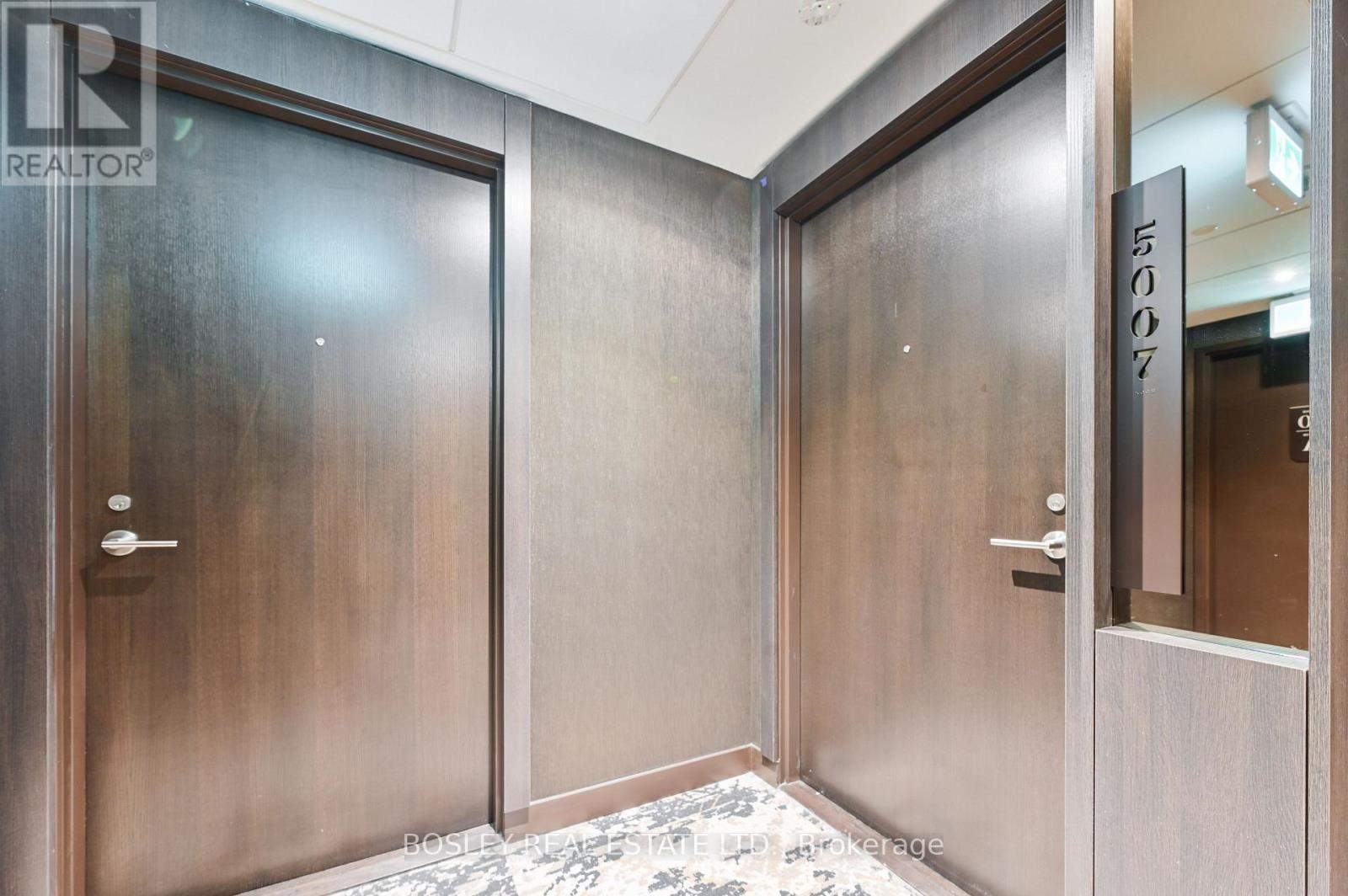 Photo 11 of 5007 11 Yorkville Avenue, Toronto ON