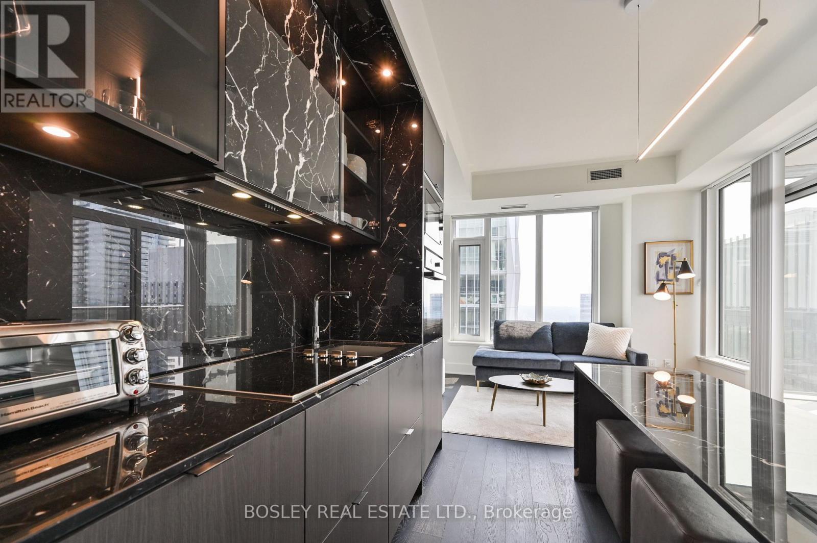 Photo 6 of 5007 11 Yorkville Avenue, Toronto ON