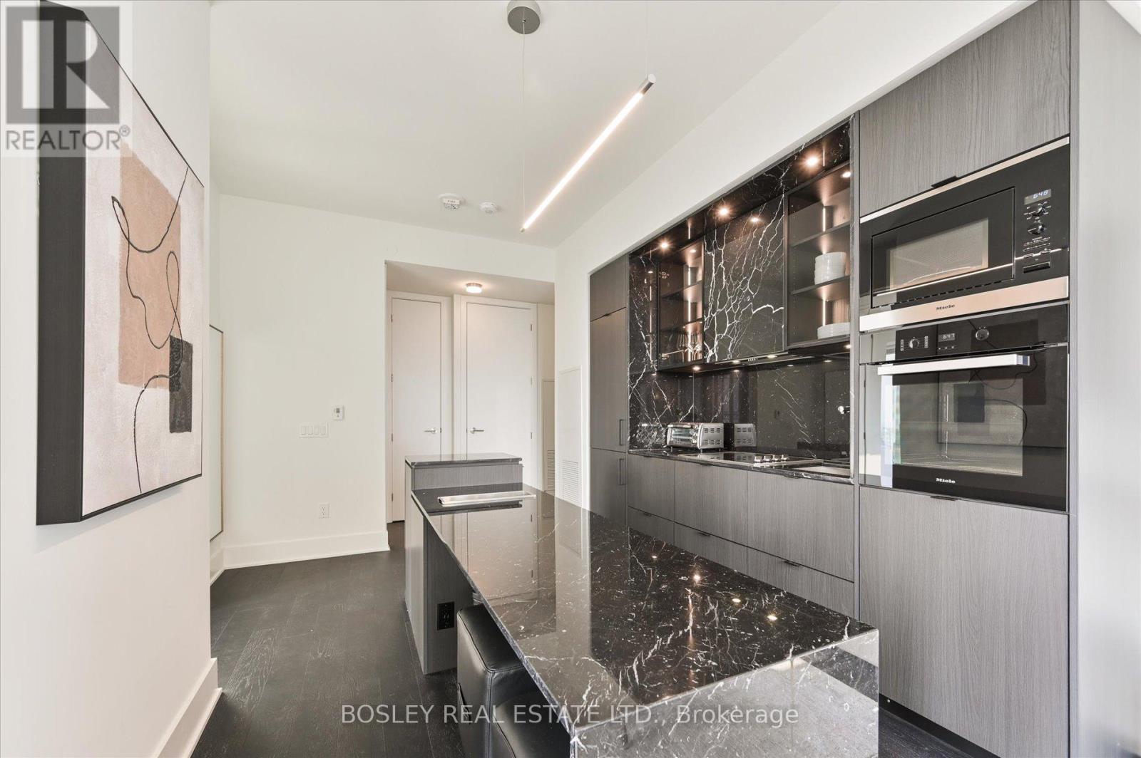 Photo 21 of 4707 11 Yorkville Avenue, Toronto ON