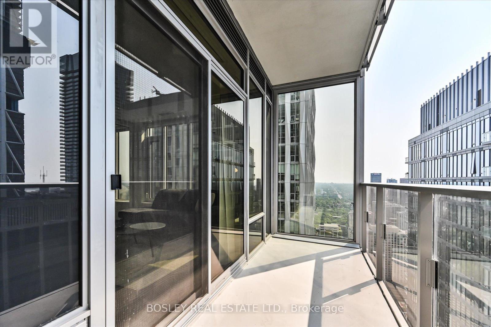 Photo 13 of 4707 11 Yorkville Avenue, Toronto ON