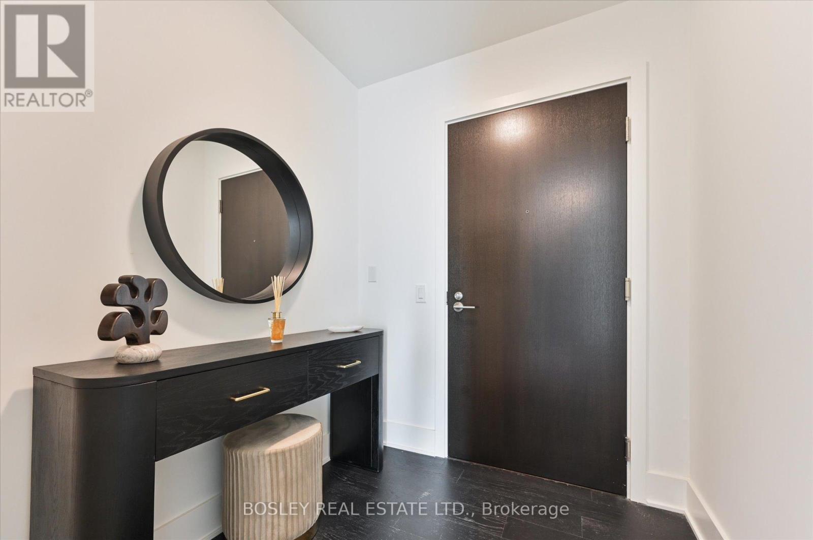 Photo 9 of 4707 11 Yorkville Avenue, Toronto ON