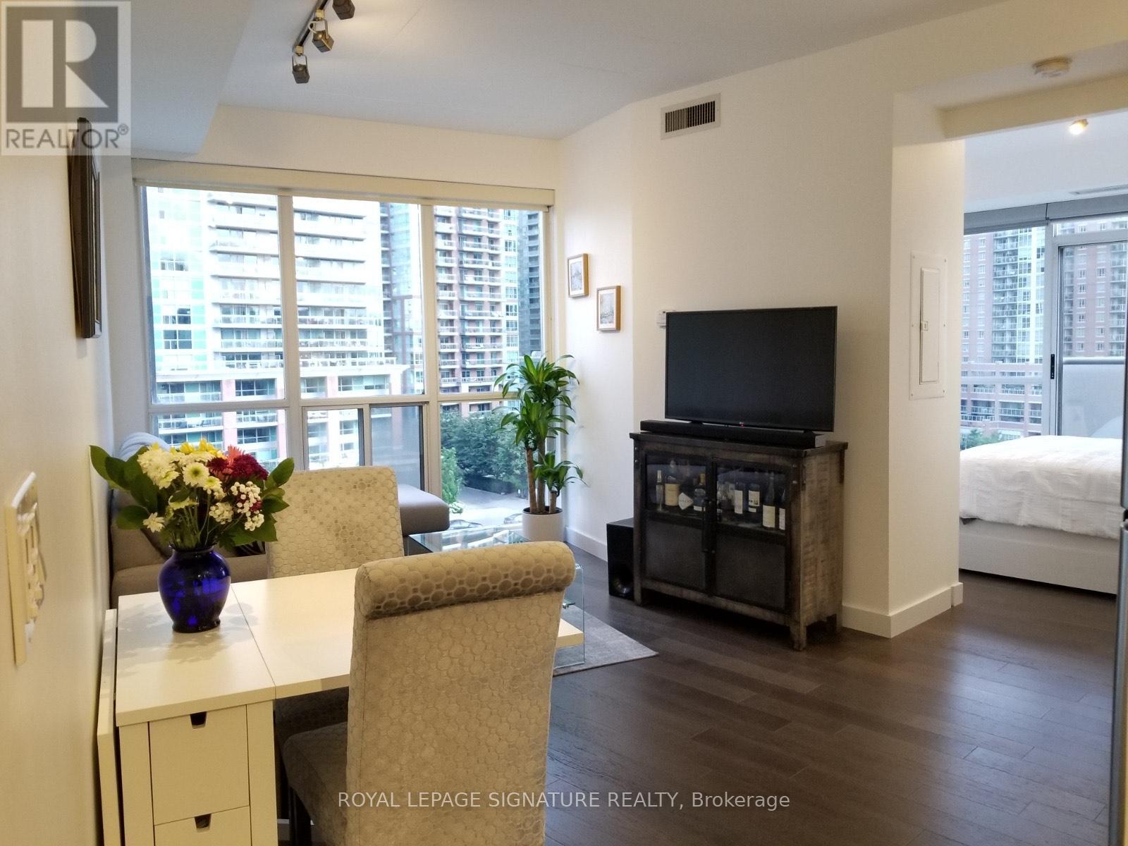Photo 13 of 821 1 Shaw Street, Toronto ON