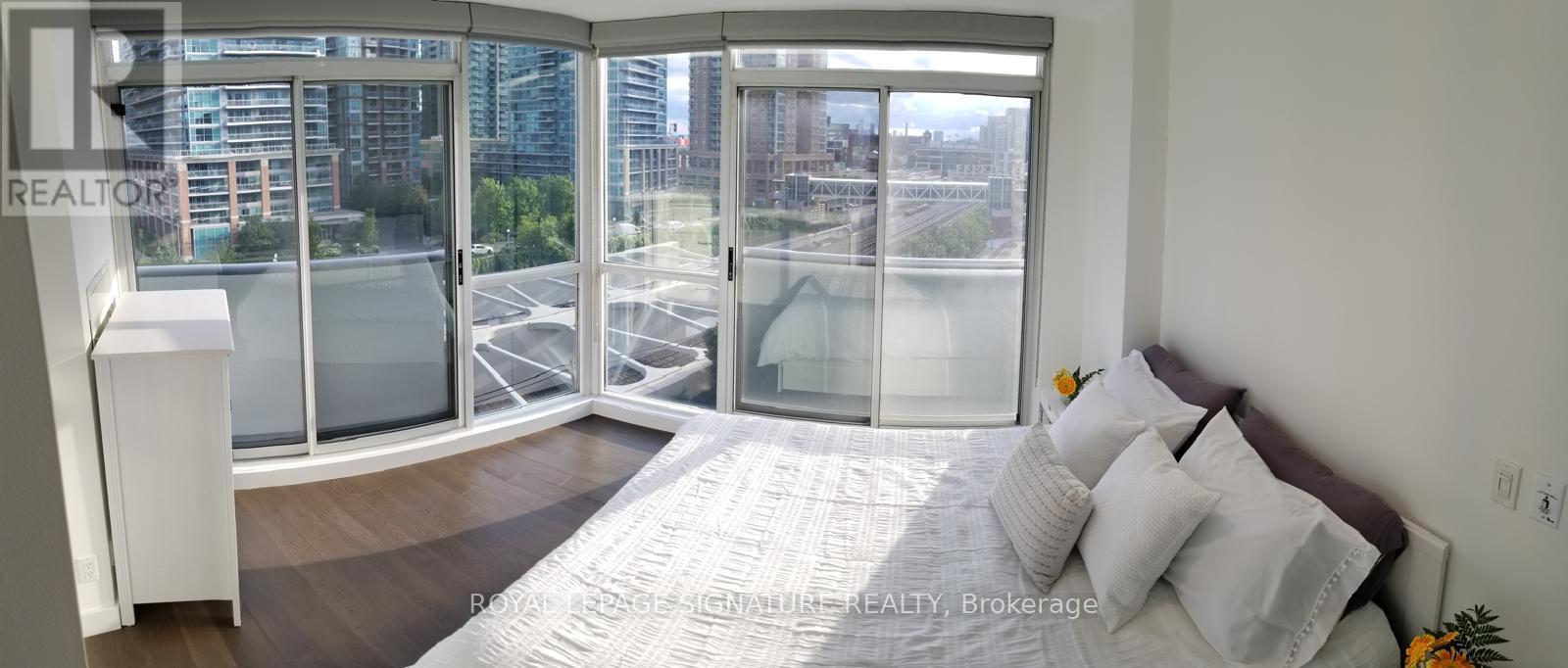 Photo 14 of 821 1 Shaw Street, Toronto ON