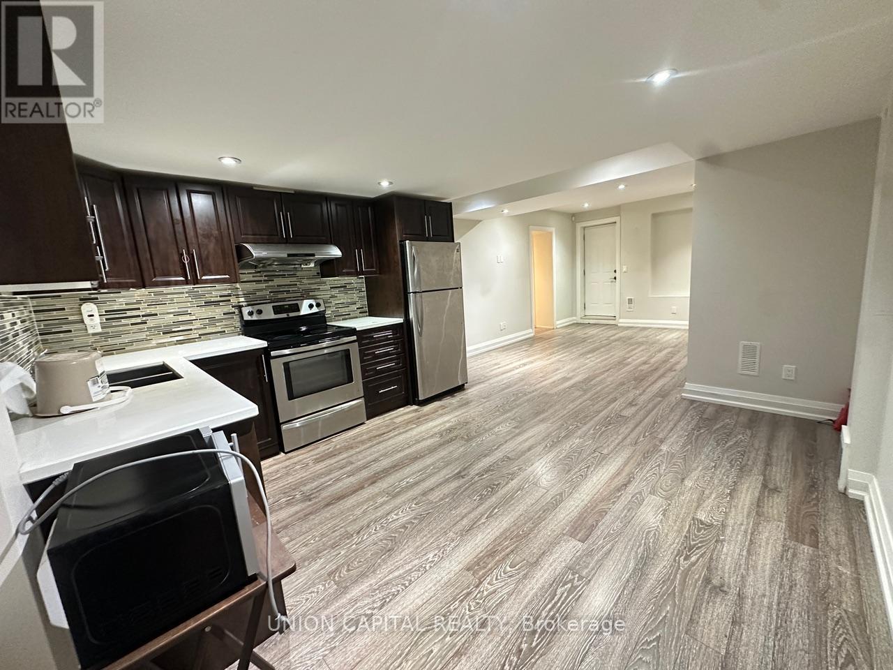 Photo 2 of Bsmt 163 Elmwood Avenue, Richmond Hill ON