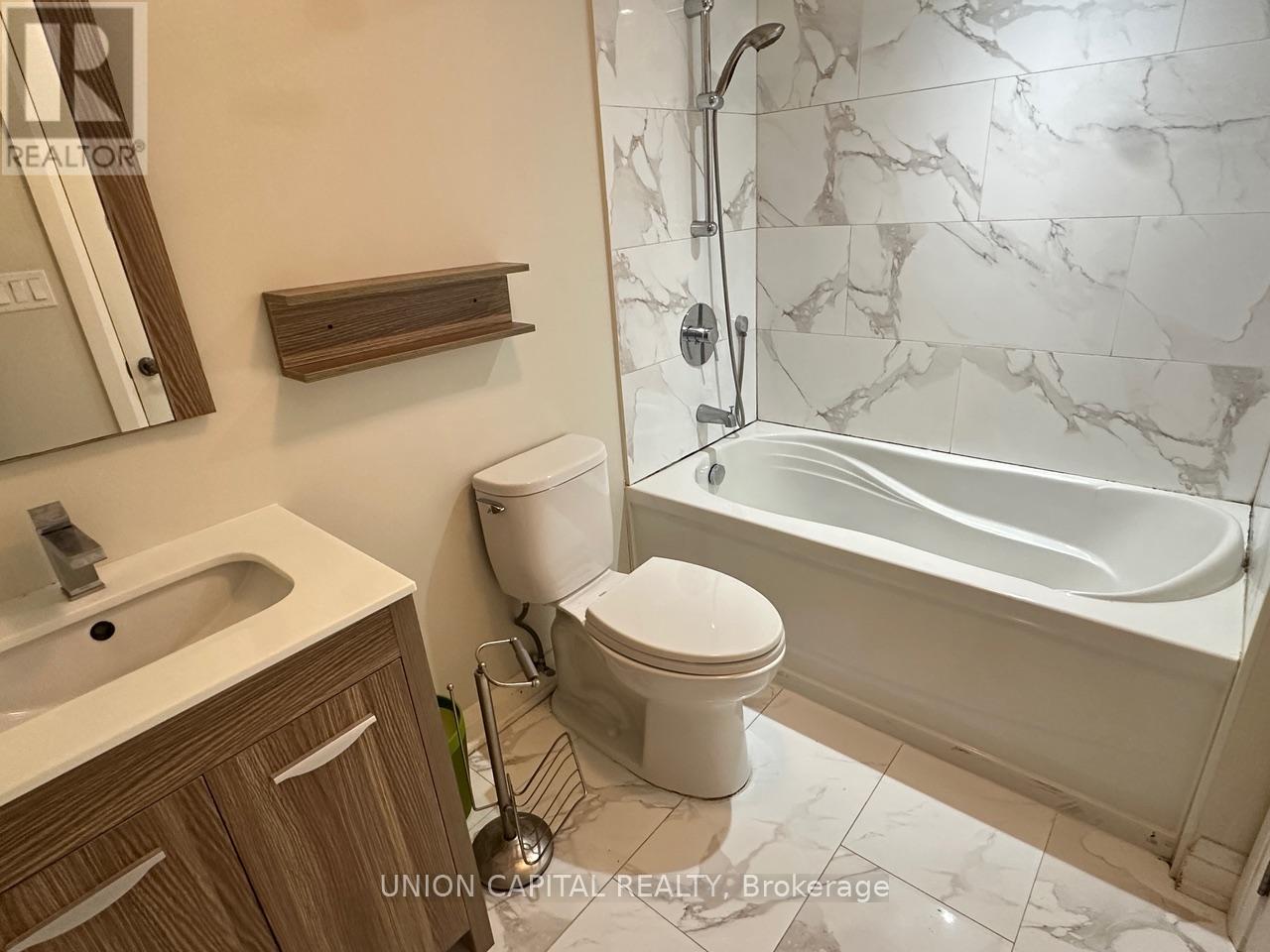 Photo 6 of Bsmt 163 Elmwood Avenue, Richmond Hill ON