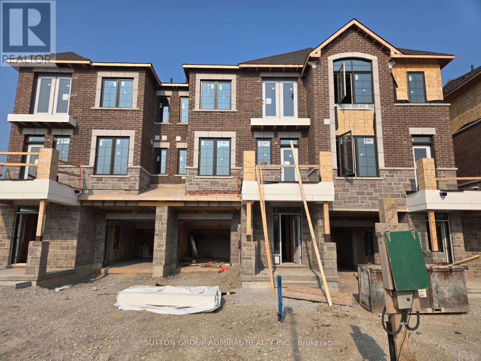 Photo 2 of 85 Vinewood Crescent, Barrie ON