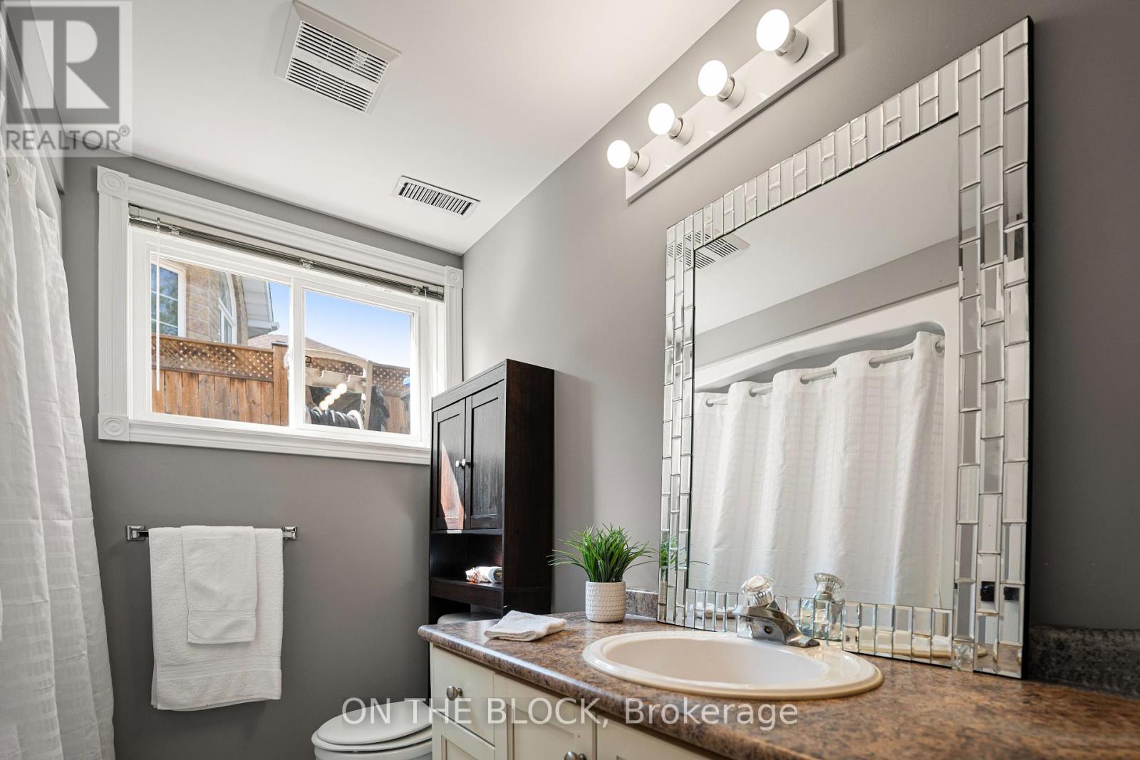 Photo 18 of 66 Donato Way, Wasaga Beach ON