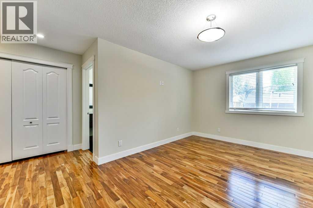 Photo 11 of 9204 Oakmount Drive Sw, Calgary AB
