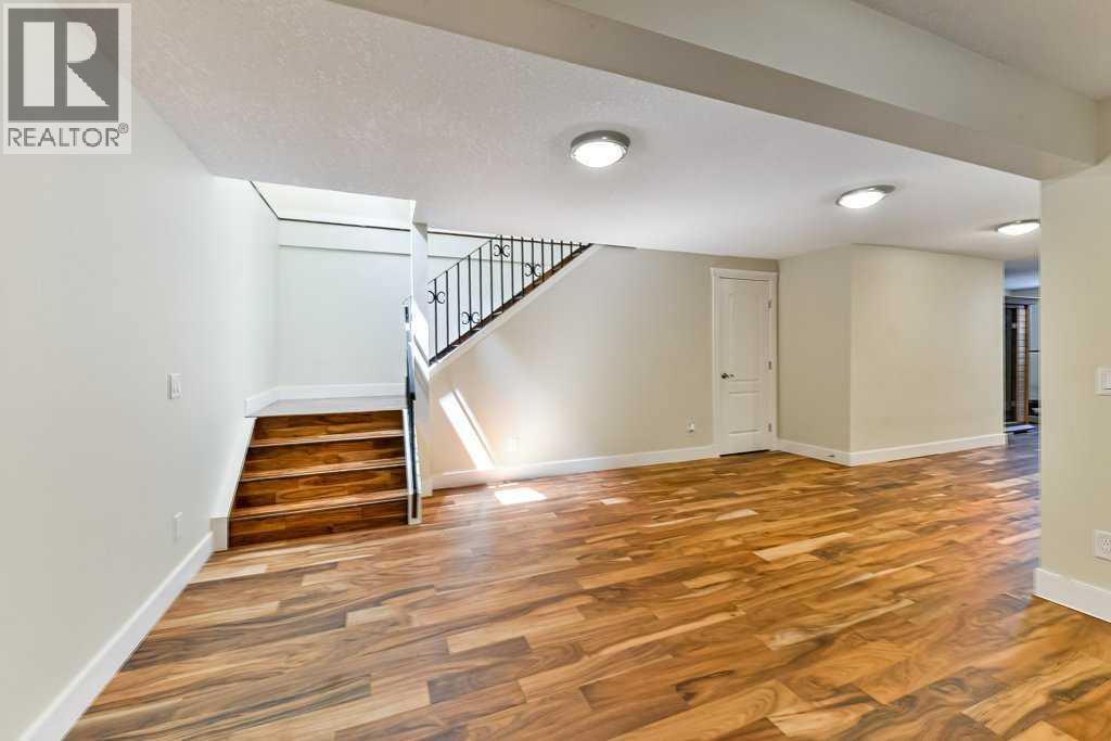 Photo 17 of 9204 Oakmount Drive Sw, Calgary AB