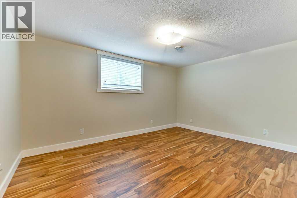 Photo 20 of 9204 Oakmount Drive Sw, Calgary AB