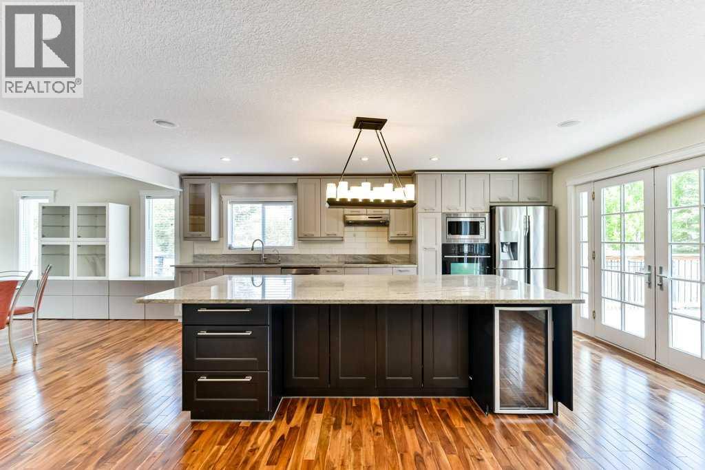 Photo 1 of 9204 Oakmount Drive Sw, Calgary AB