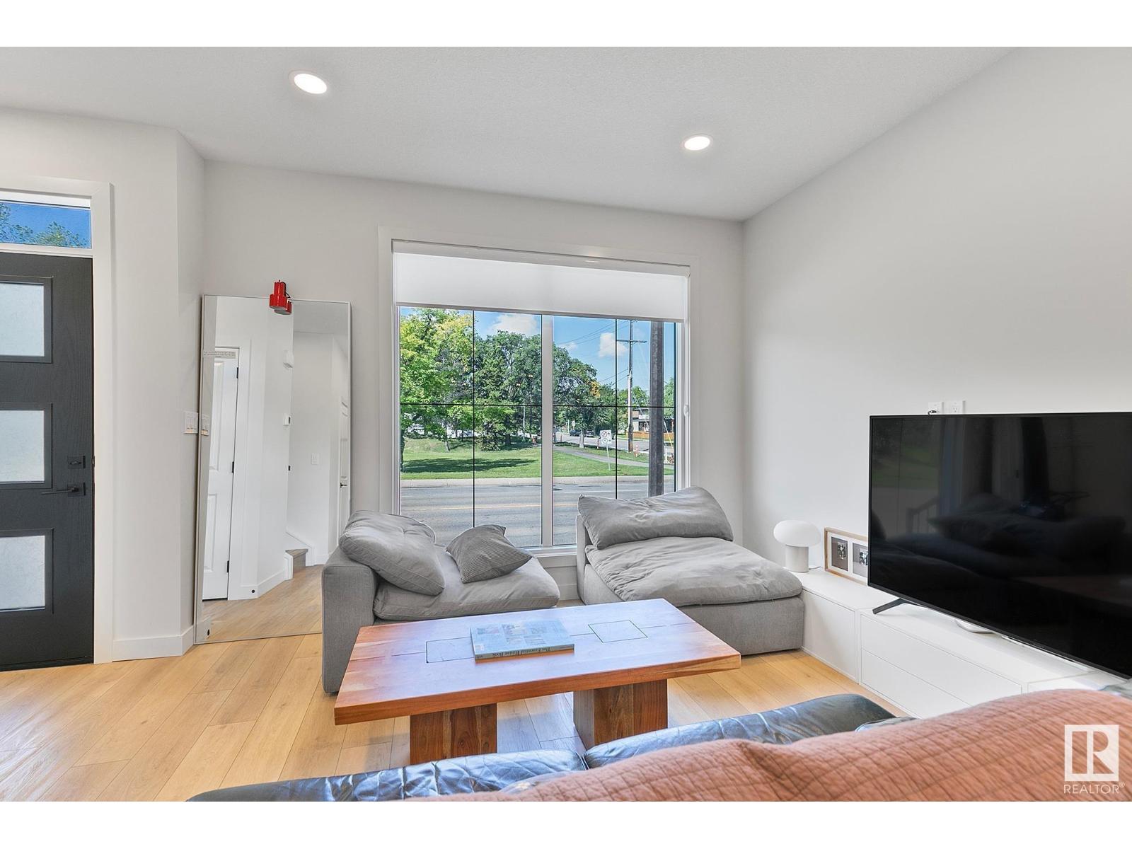 Photo 10 of 10363 149 St Nw, Edmonton AB