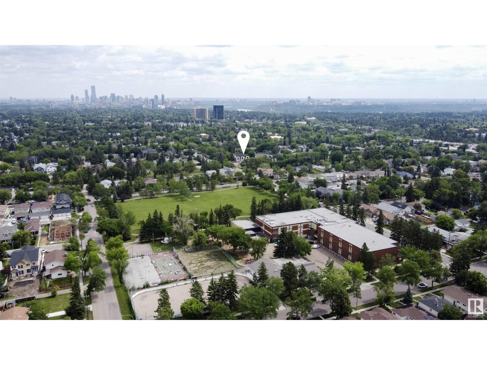 Photo 3 of 10363 149 St Nw, Edmonton AB