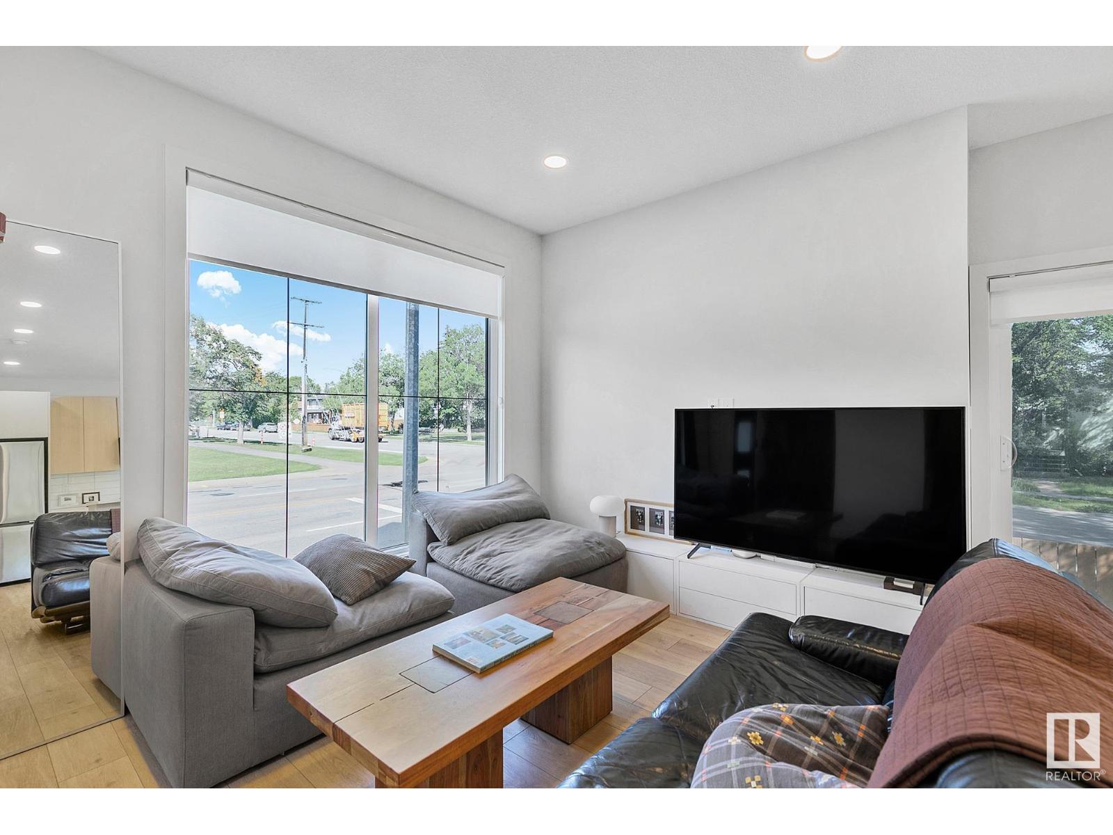 Photo 4 of 10363 149 St Nw, Edmonton AB
