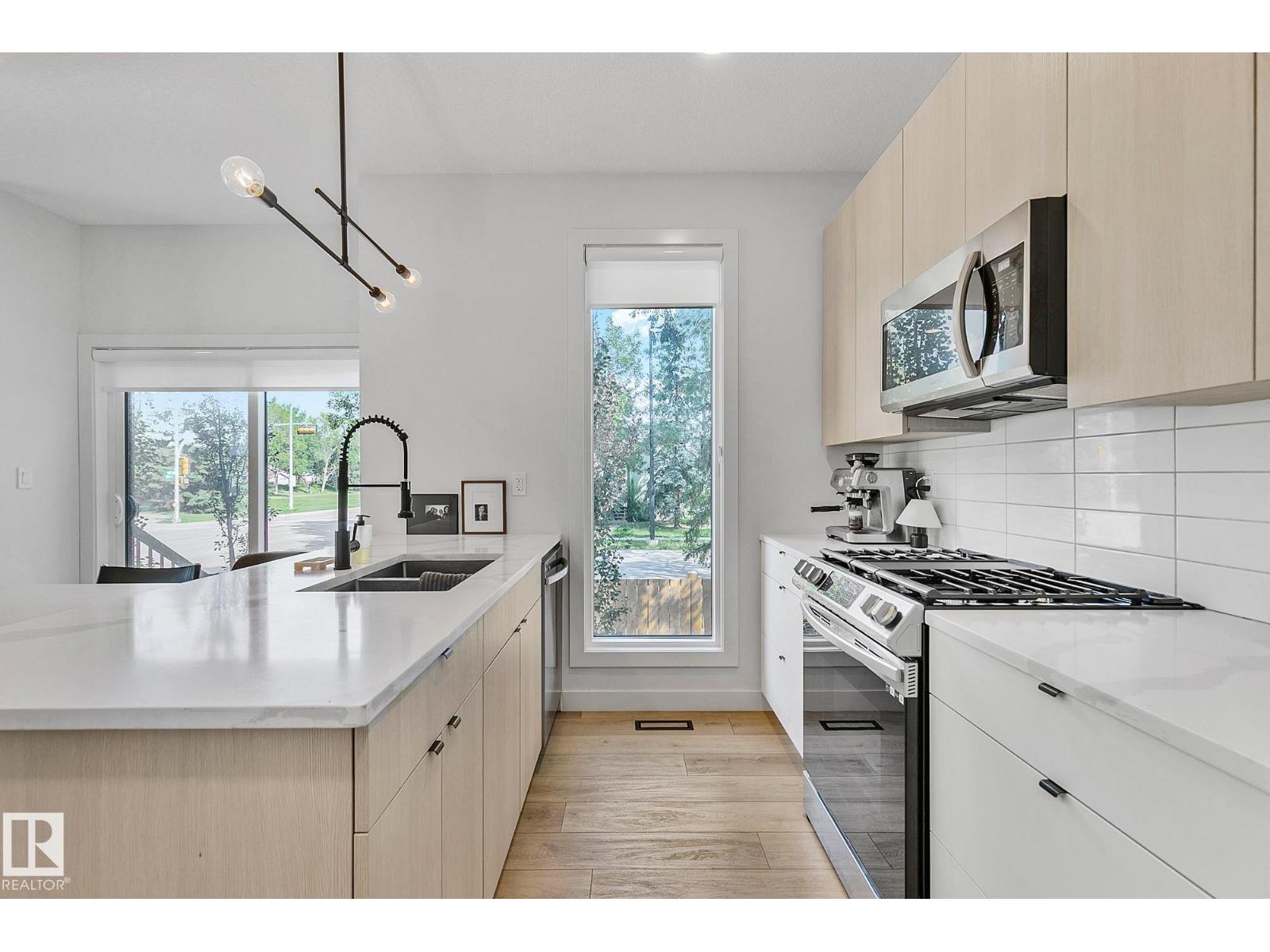 Photo 9 of 10363 149 St Nw, Edmonton AB