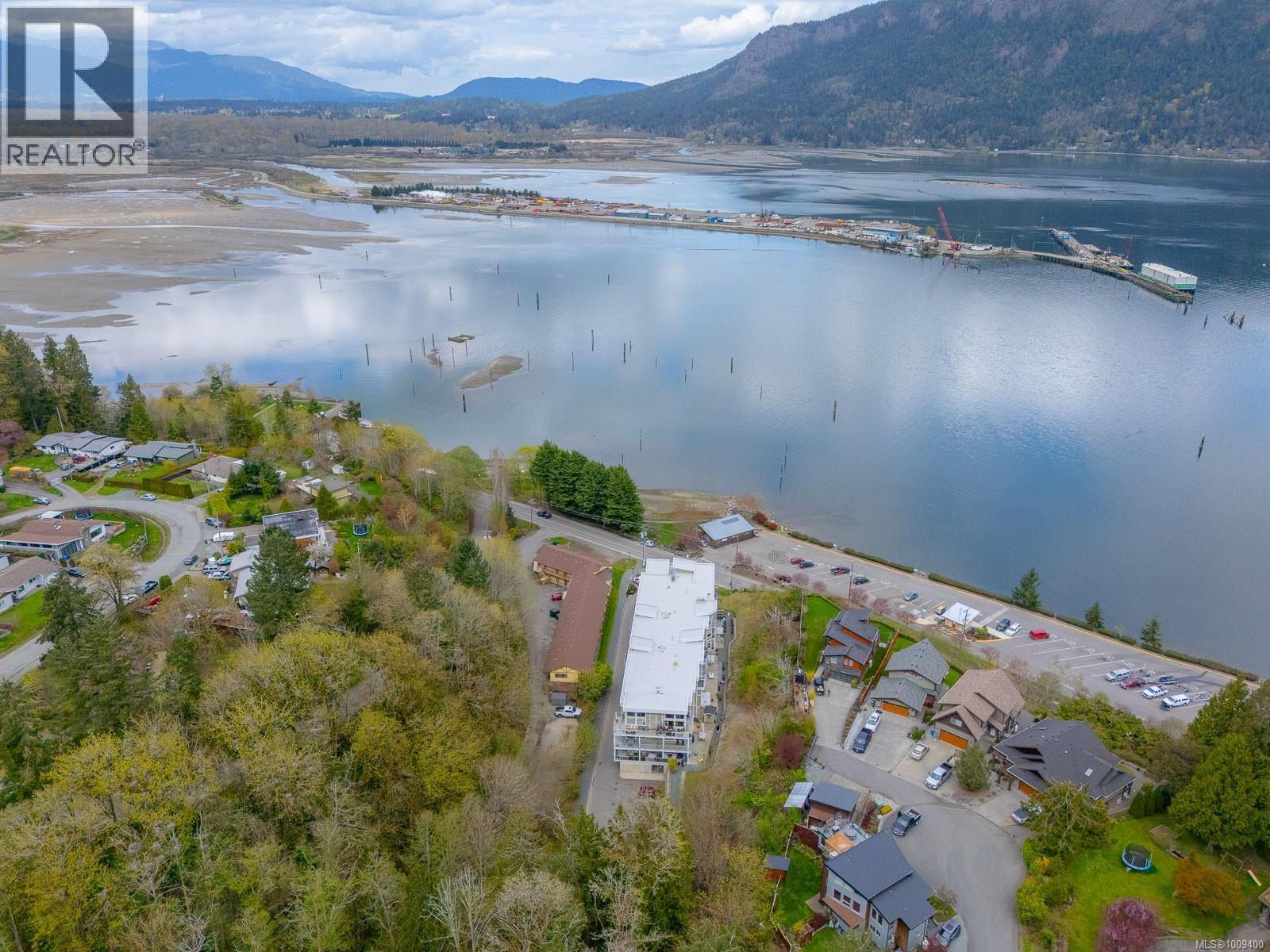 Photo 33 of 204 1838 Cowichan Bay Rd, Cowichan Bay BC