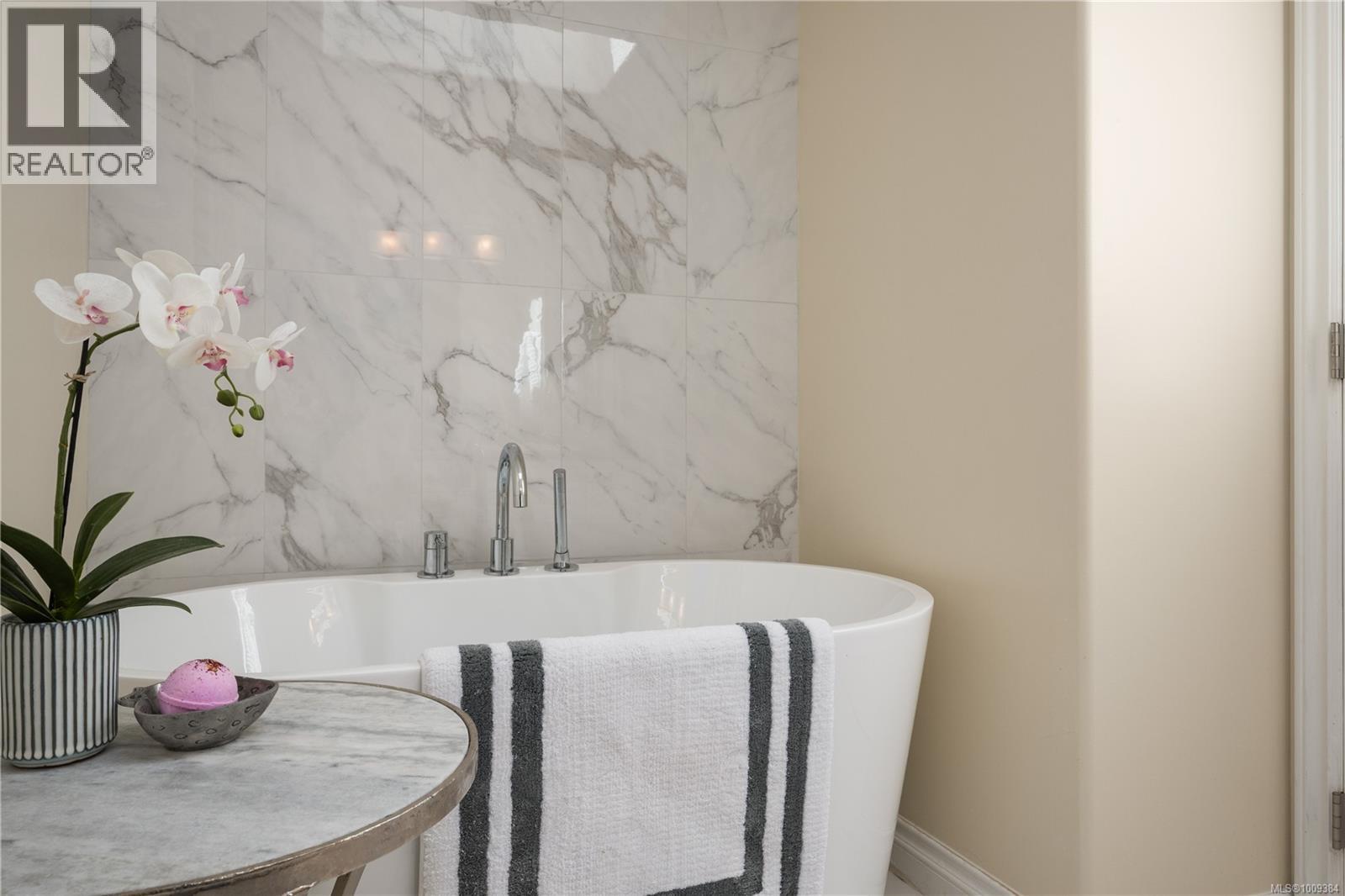 Photo 6 of 5351 Highridge Pl, Nanaimo BC
