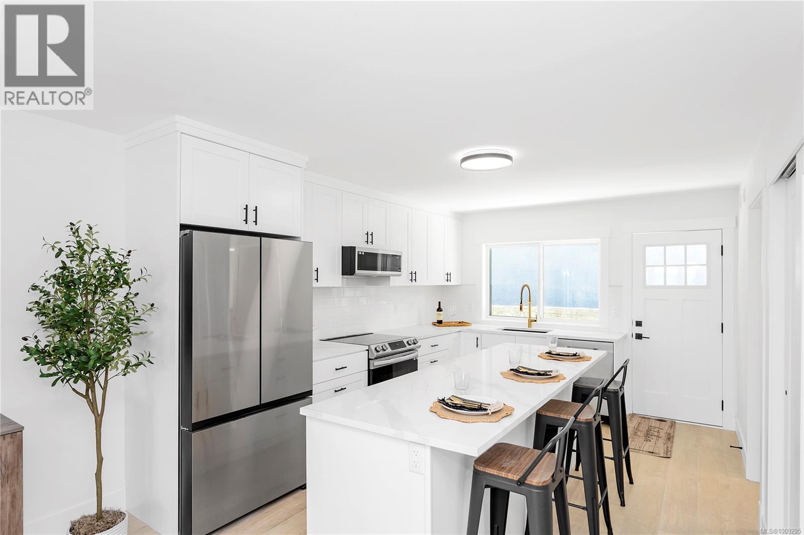 Photo 2 of 3 340 2nd Ave, Ladysmith BC