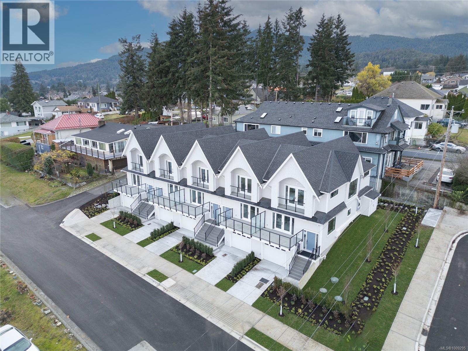 Photo 7 of 3 340 2nd Ave, Ladysmith BC