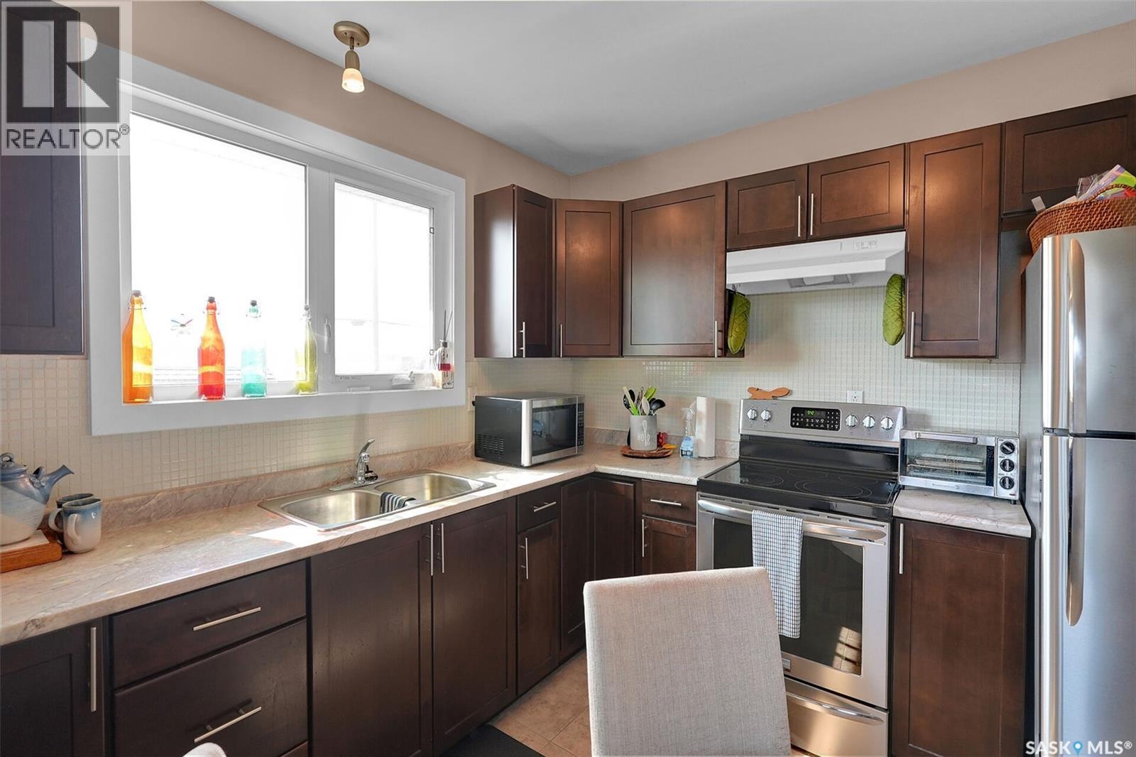 Photo 10 of 258 Froom Crescent, Regina SK