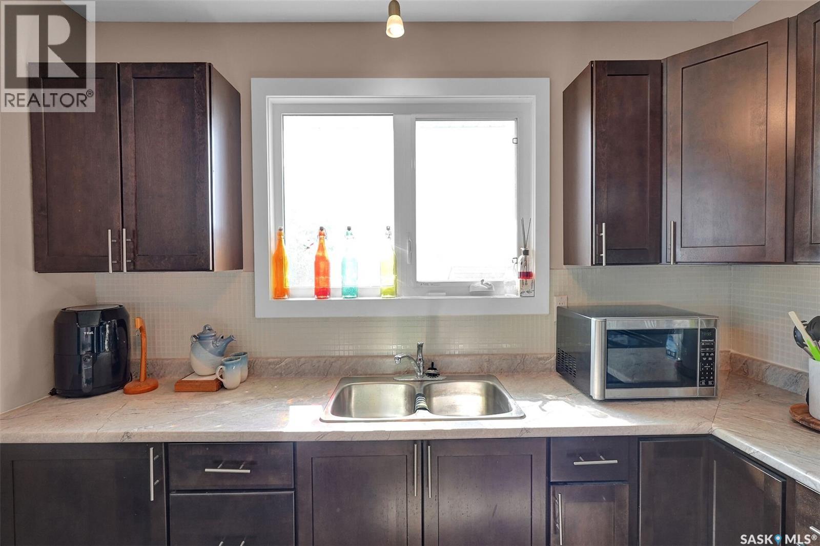 Photo 12 of 258 Froom Crescent, Regina SK