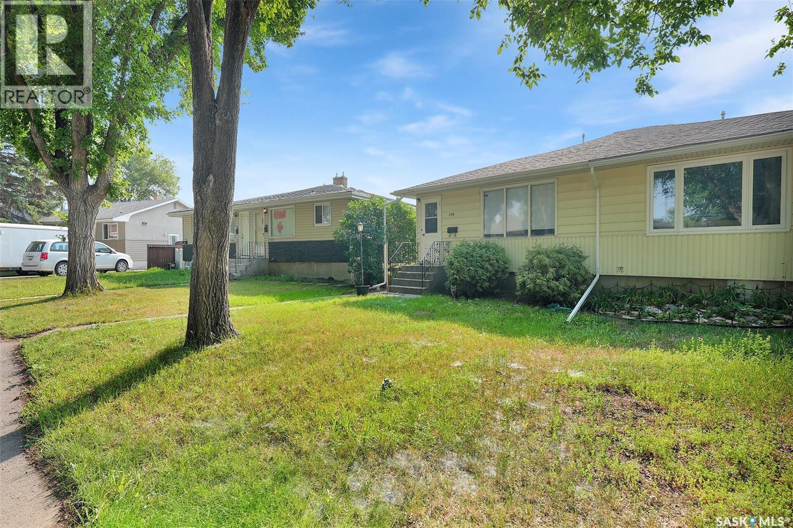 Photo 3 of 258 Froom Crescent, Regina SK