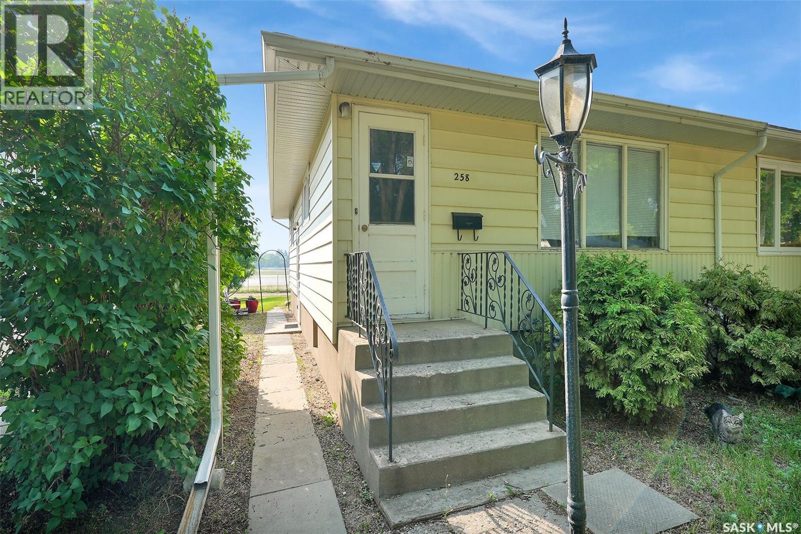 Photo 4 of 258 Froom Crescent, Regina SK